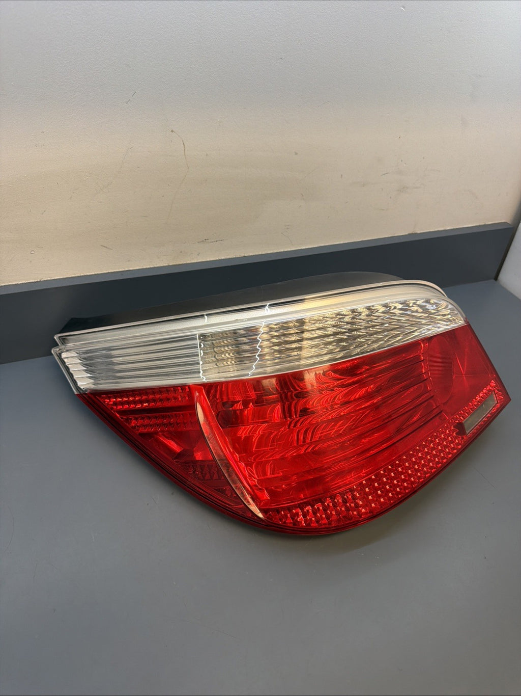 2004-2007 BMW 525i 530i LEFT DRIVER SIDE TAIL LIGHT TAILLIGHT BRAKE LAMP 6923305