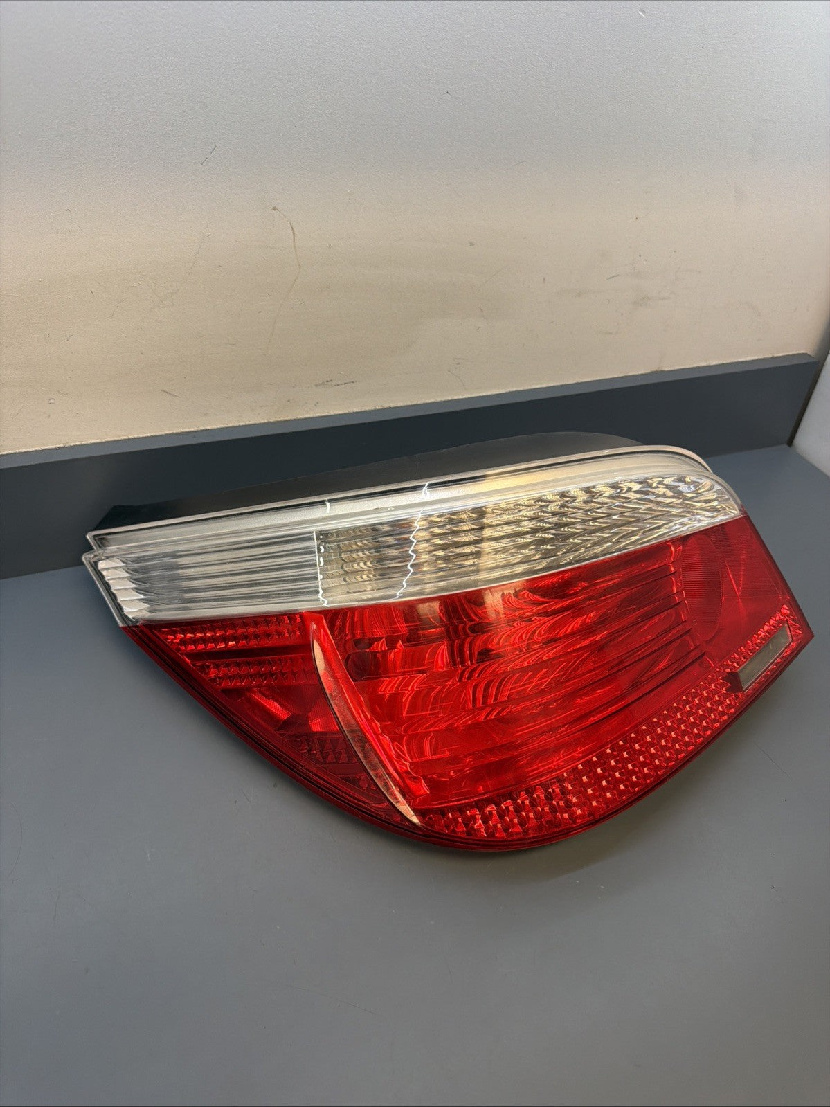 2004-2007 BMW 525i 530i LEFT DRIVER SIDE TAIL LIGHT TAILLIGHT BRAKE LAMP 6923305