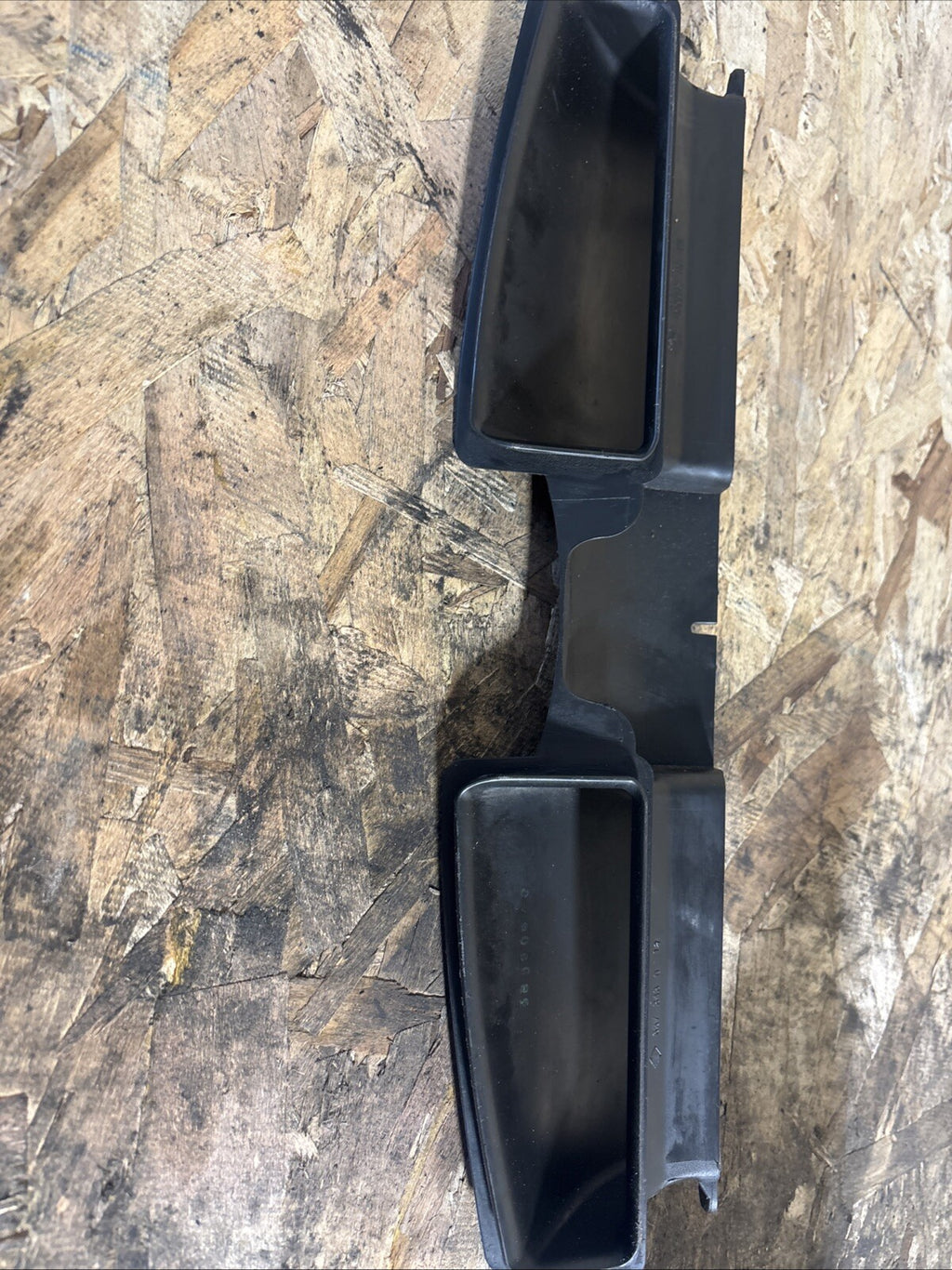 06-13 BMW E90 325 328I 335I FRONT HOOD AIR INTAKE SUCTION DUCT VENT 7541738 OEM
