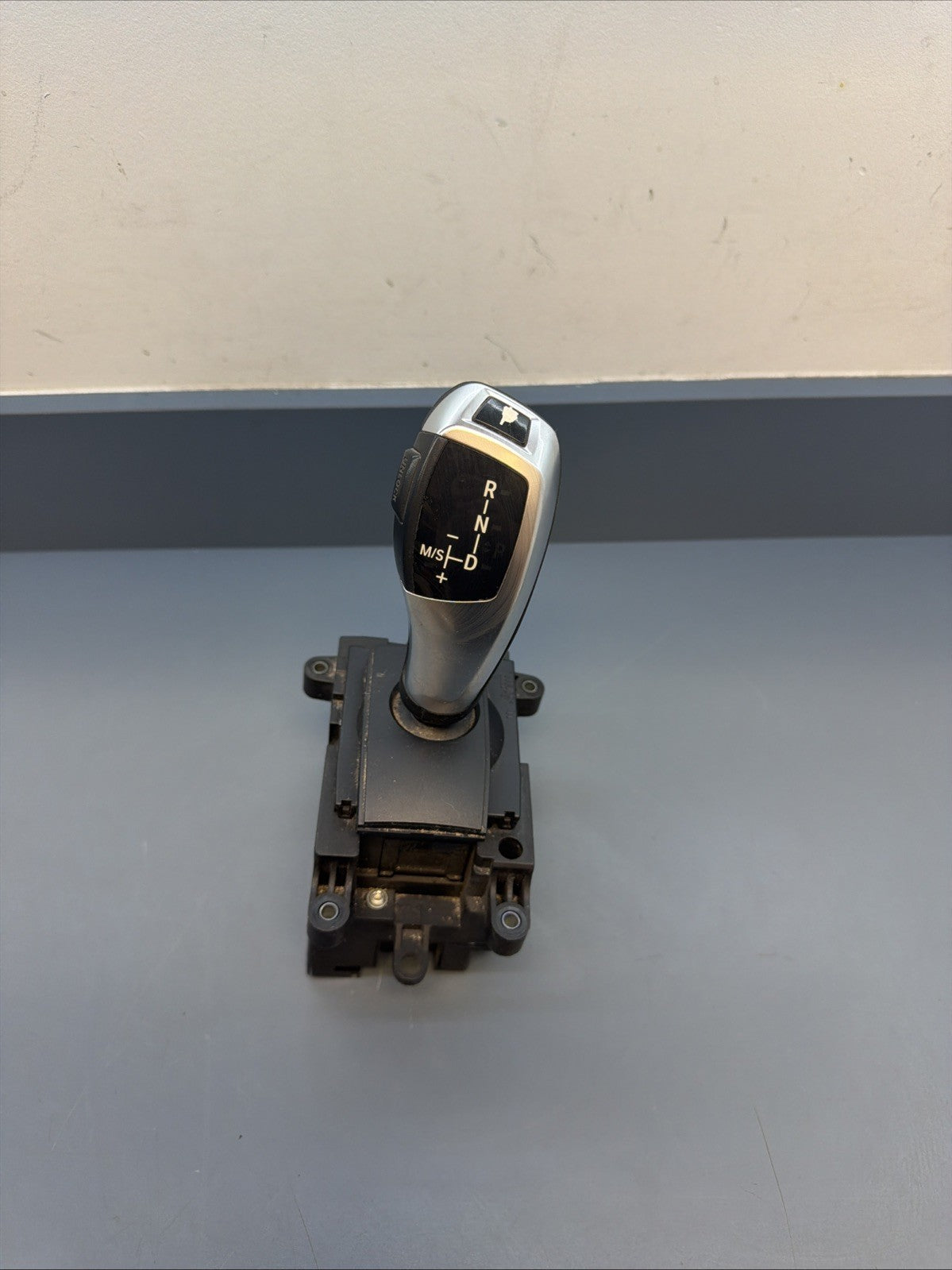 10-18 BMW F01 F07 F10 F25 Automatic Transmission Gear Selector Shifter 9218101