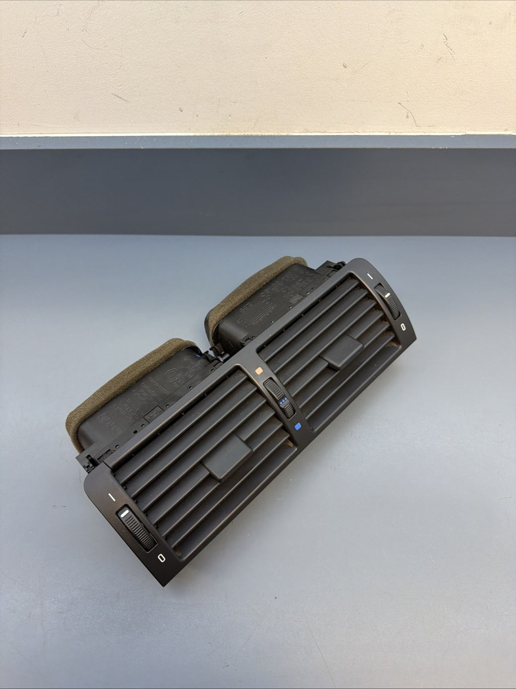 BMW 1997-2006 E46 3 SERIES BLACK CENTER INTERIOR VENT ASSEMBLY OEM 8361895