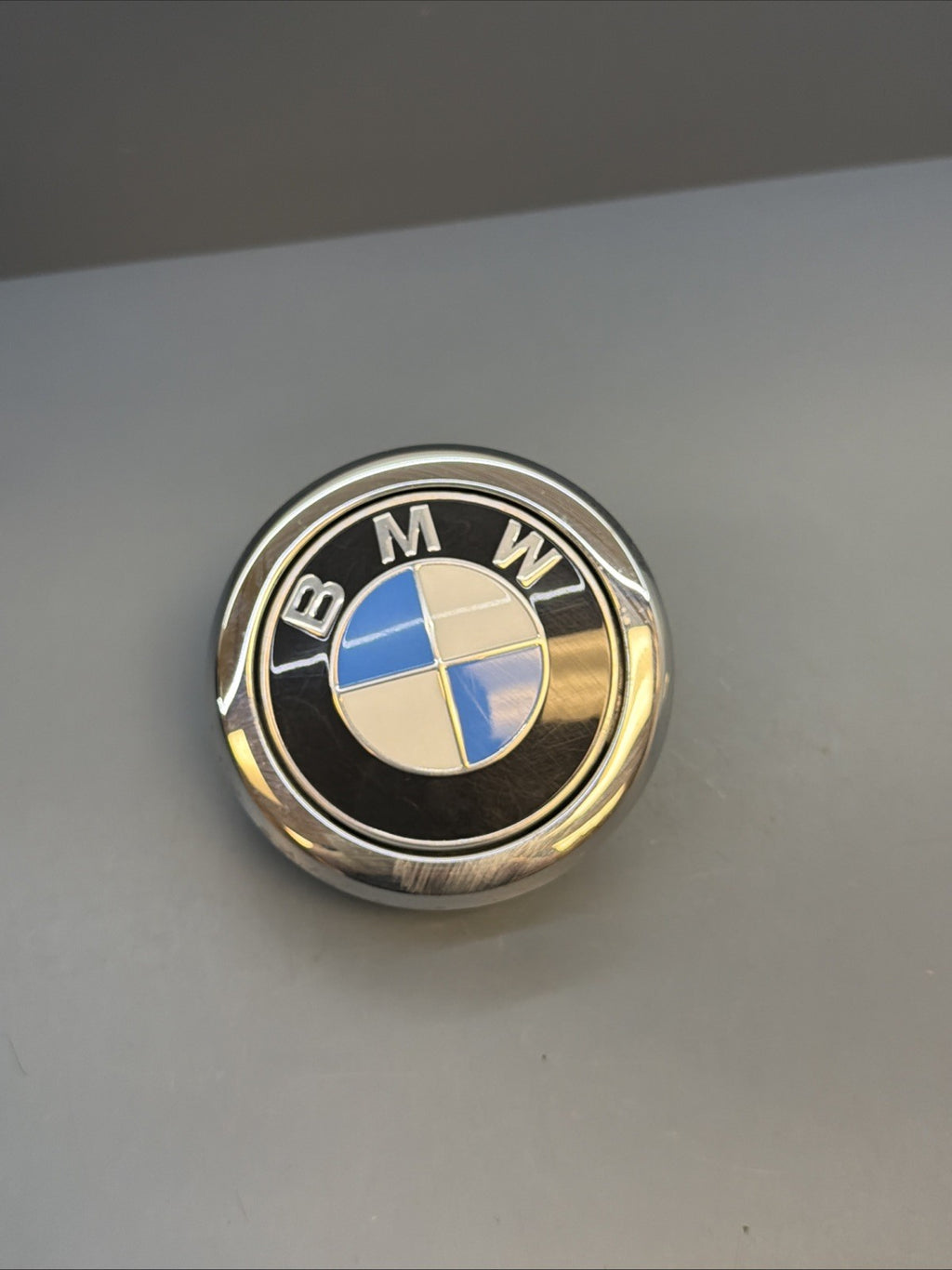 2018 - 2023 BMW X2 F39 REAR LIFTGATE EMBLEM RELEASE SWITCH HANDLE OEM 7248535