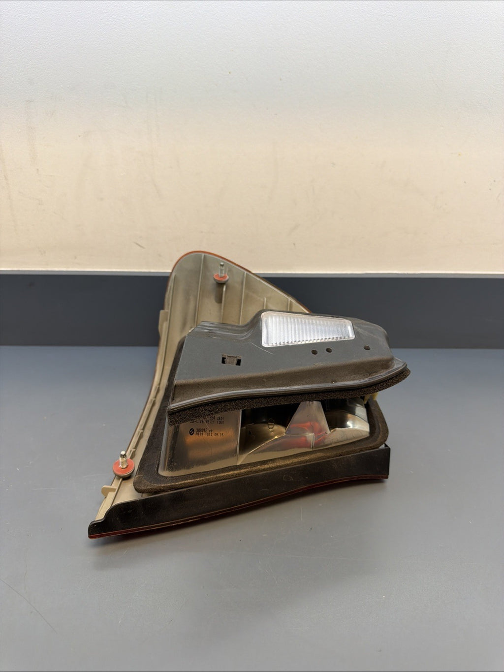 02-05 BMW E46 325i 325xi 330i Sedan Rear Right Tail Light Assy 6946534 OEM