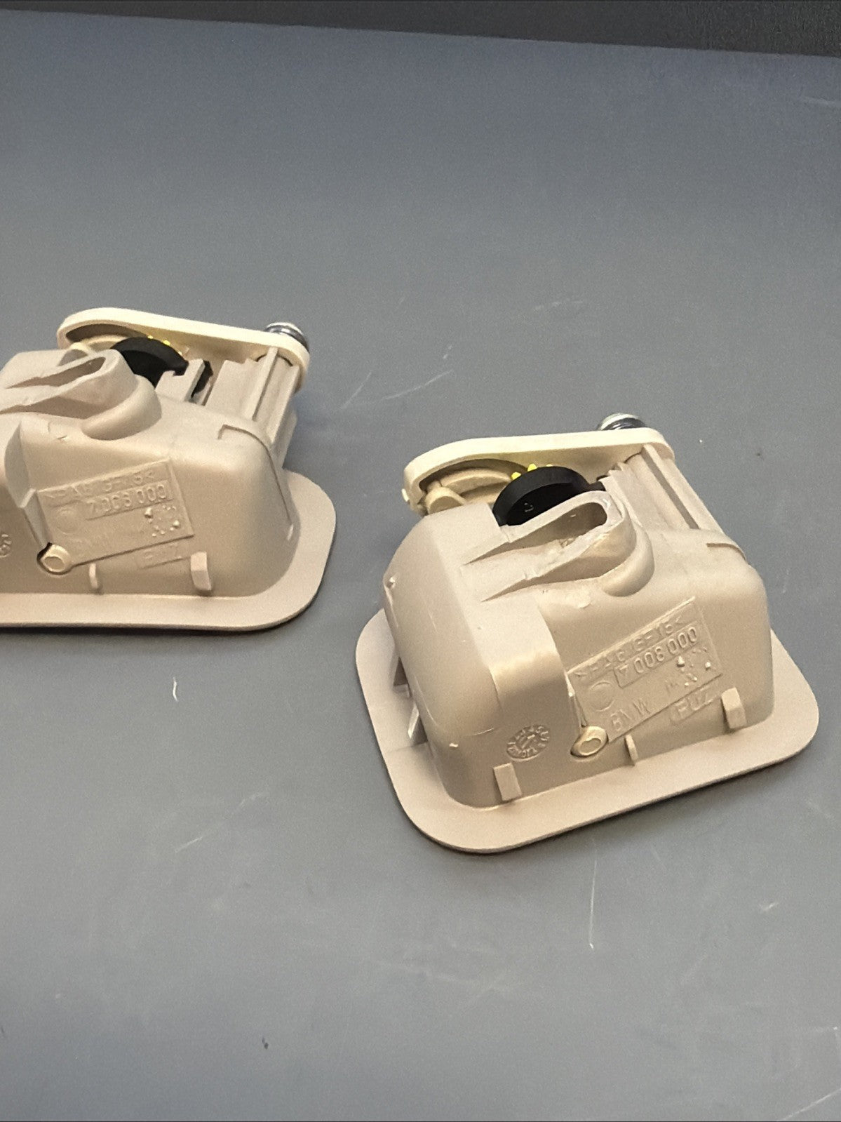 01-11 BMW E92 COUPE 328I LEFT OR RIGHT ROOF HANGER HOOK GREY OEM 7008000