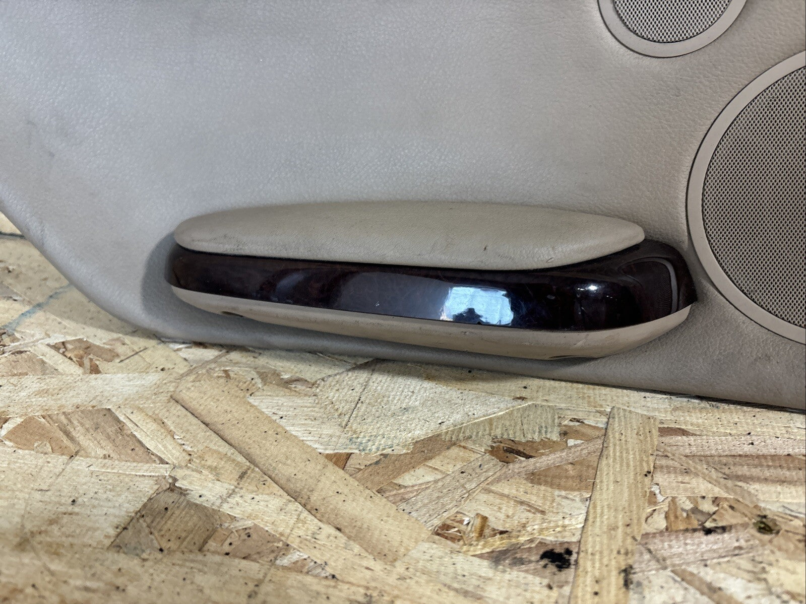 2001-2006 BMW E46 CONVERTIBLE LEFT REAR ARMREST SPEAKER PANEL TRIM OEM 8219013