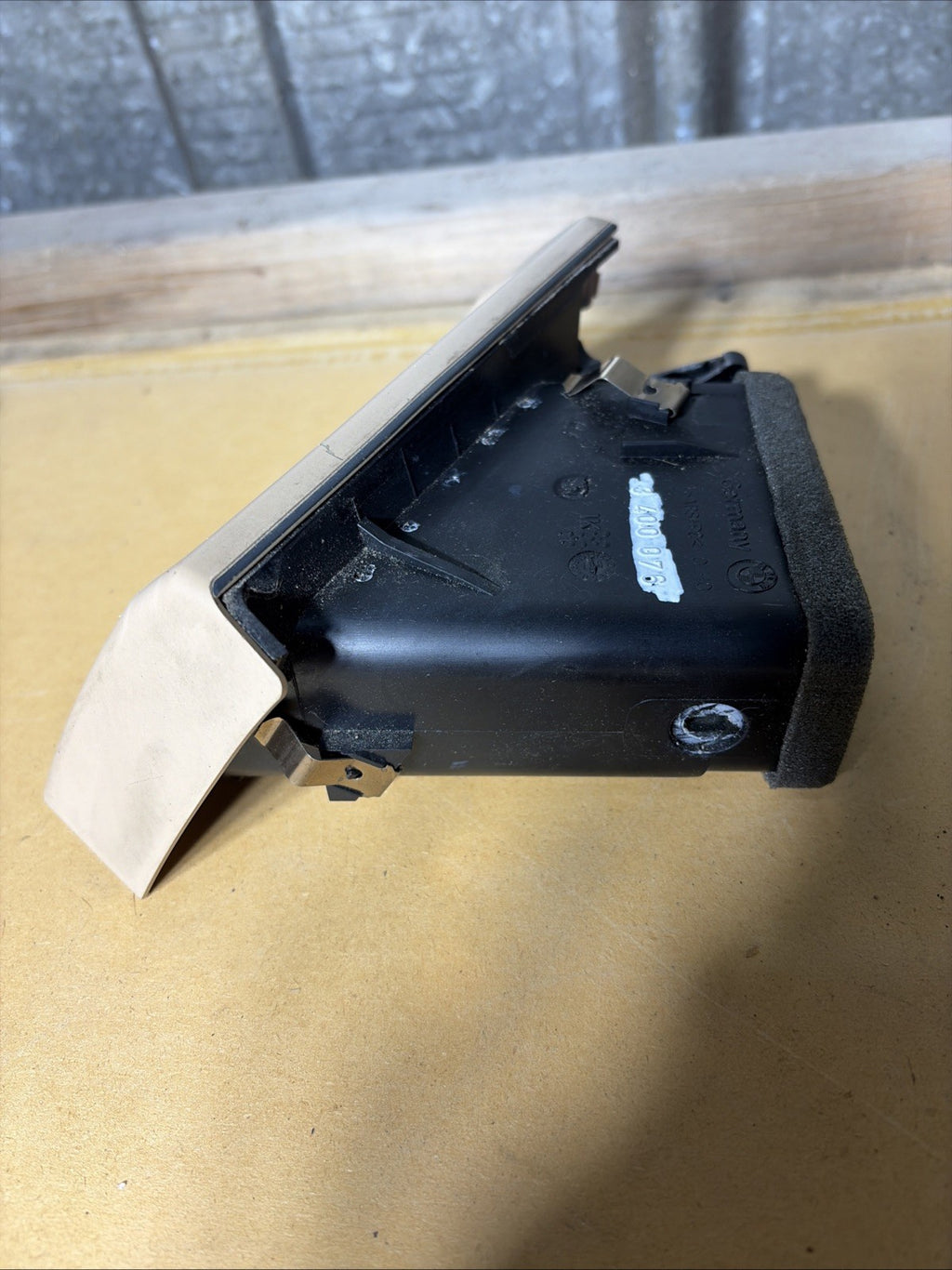 2004 - 2010 BMW X3 E83 Front Right Passenger Side Dashboard Air Vent 3400076