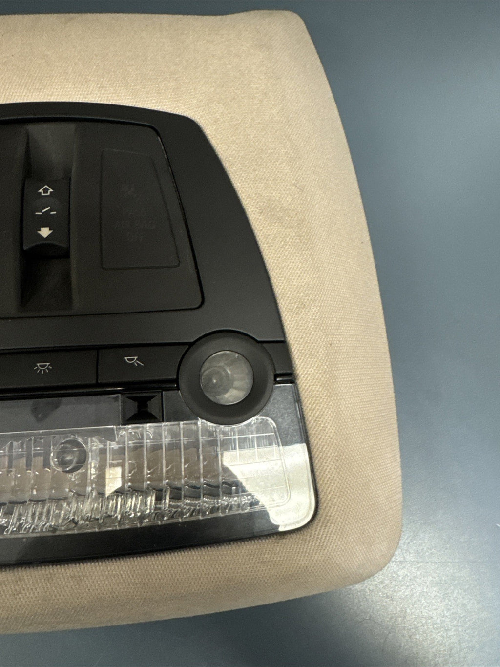 2009 BMW 750i (F01) CELL PHONE COMMUNICATION DOMELIGHT TRIM OEM 9207672