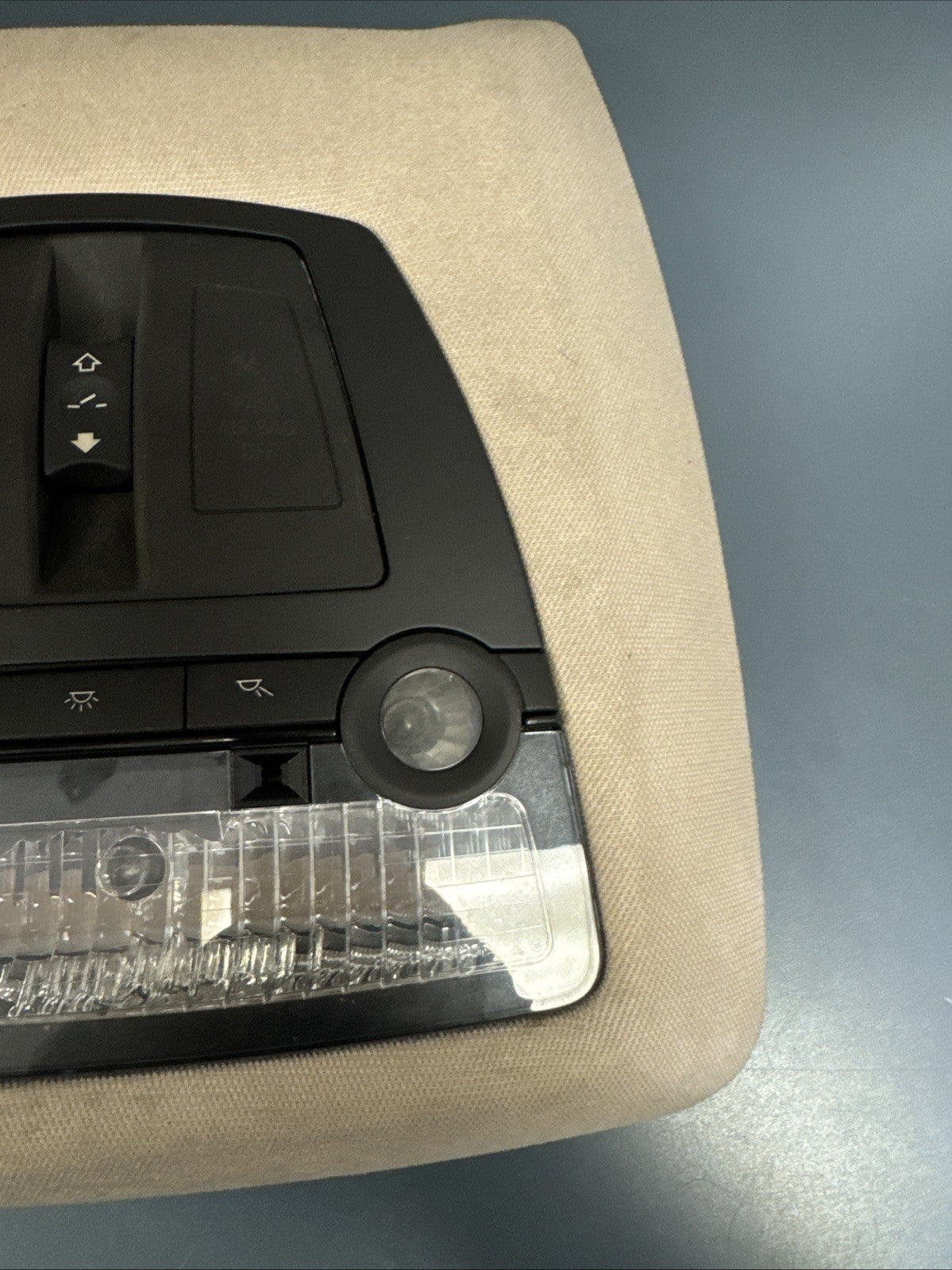 2009 BMW 750i (F01) CELL PHONE COMMUNICATION DOMELIGHT TRIM OEM 9207672