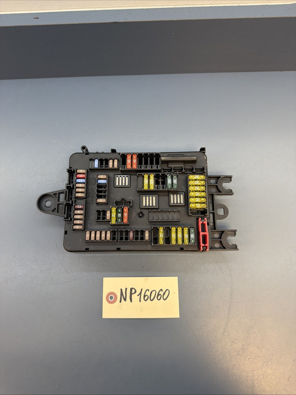 12-16 BMW 328i F30 POWER DISTRIBUTION FUSE BOX MODULE GENUINE 9261112