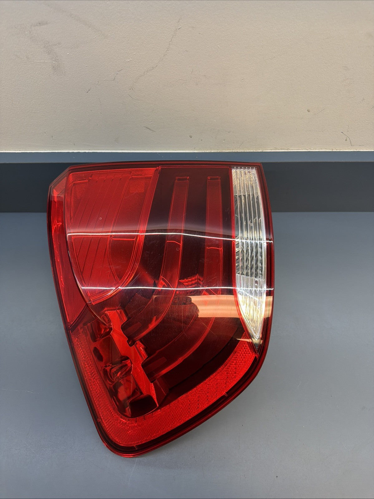 OEM 2012-2015 BMW X1 LH REAR LEFT DRIVERS TAIL LIGHT ASSEMBLY 2990111