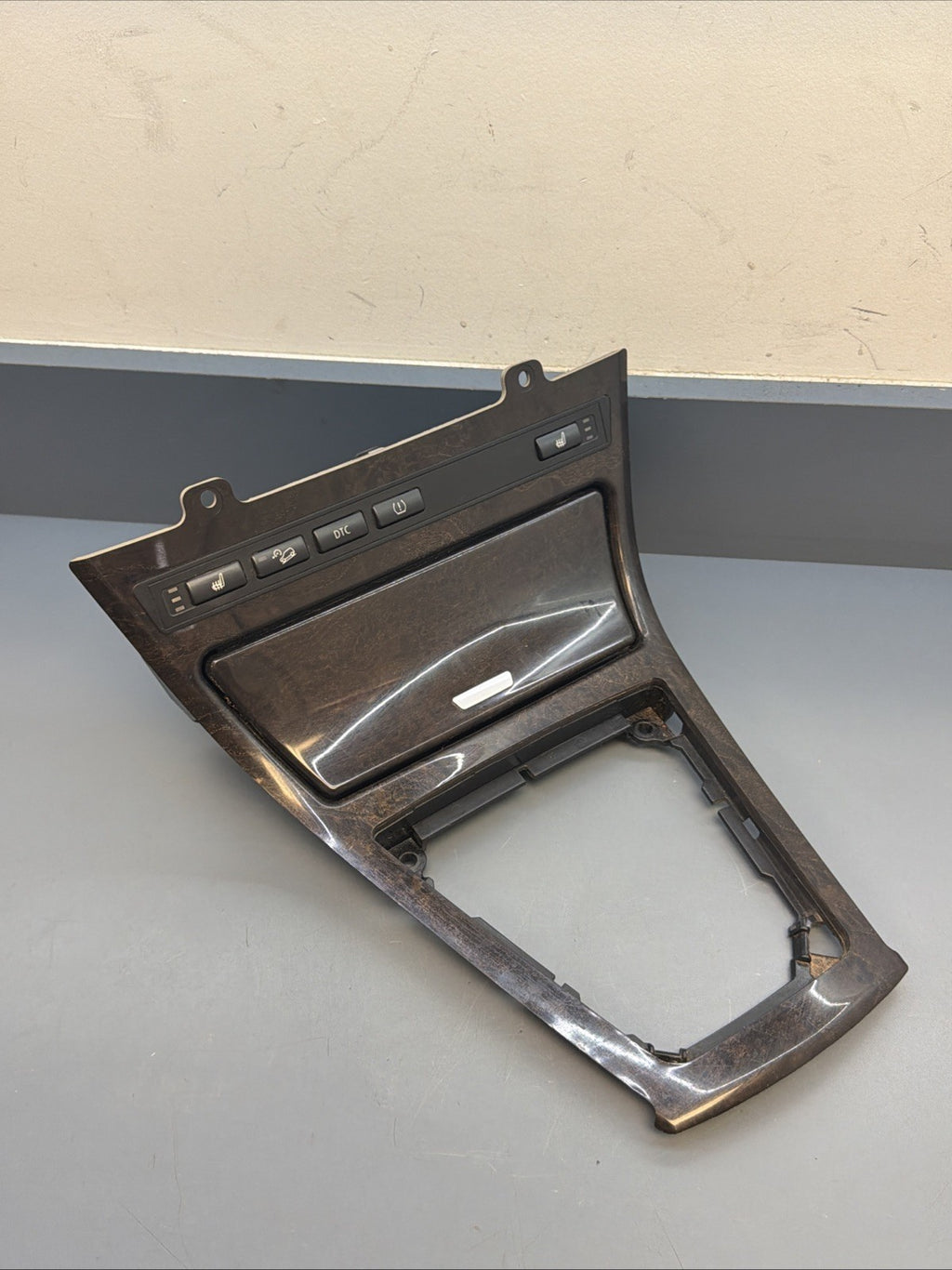 07-10 BMW X3 OEM SHIFTER TRIM BEZEL ASH TRAY W/HEATED SEAT SWITCH PANEL 3411706