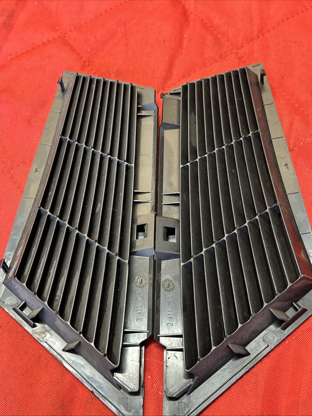 04-10 BMW X3 RH&LH Rear Trunk Inner Interior Boot Vent Grille Trim 3411753