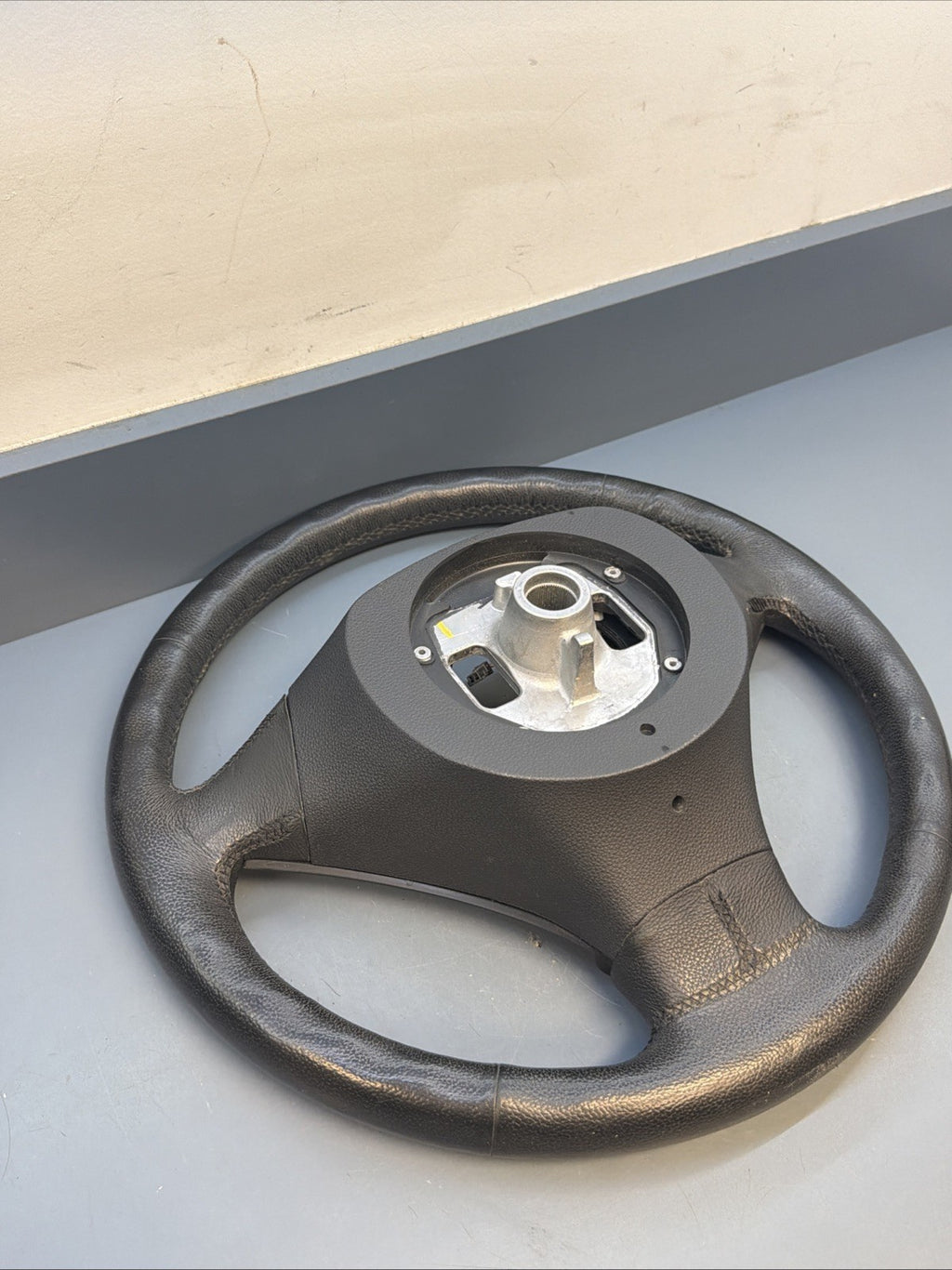2004 - 2010 BMW E60 E61 5 SERIES STEERING WHEEL BLACK LEATHER 6057424 OEM
