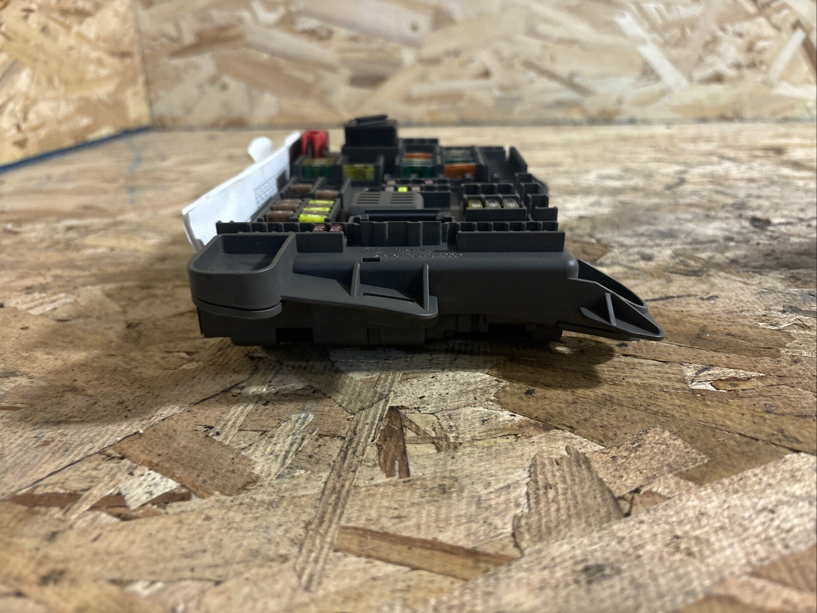2010 2011 2012 2013 2014 BMW X6M TRUNK CABIN FUSE RELAY BOX 693168704