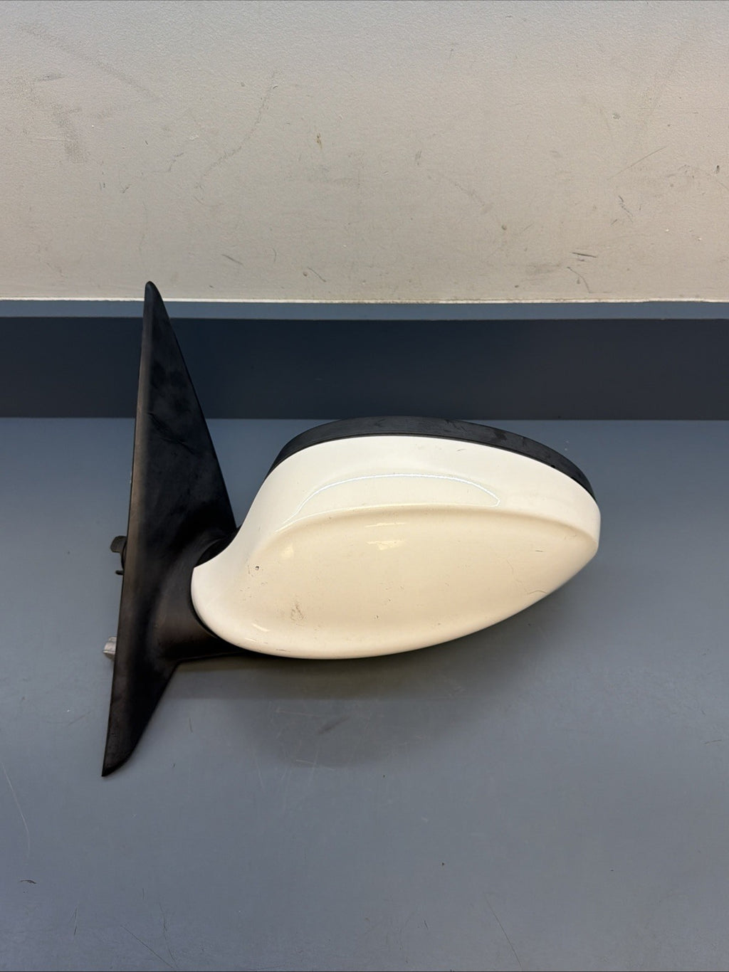 06-08 BMW E90 E91 325i Front Left Driver Side Rear View Mirror OEM White 