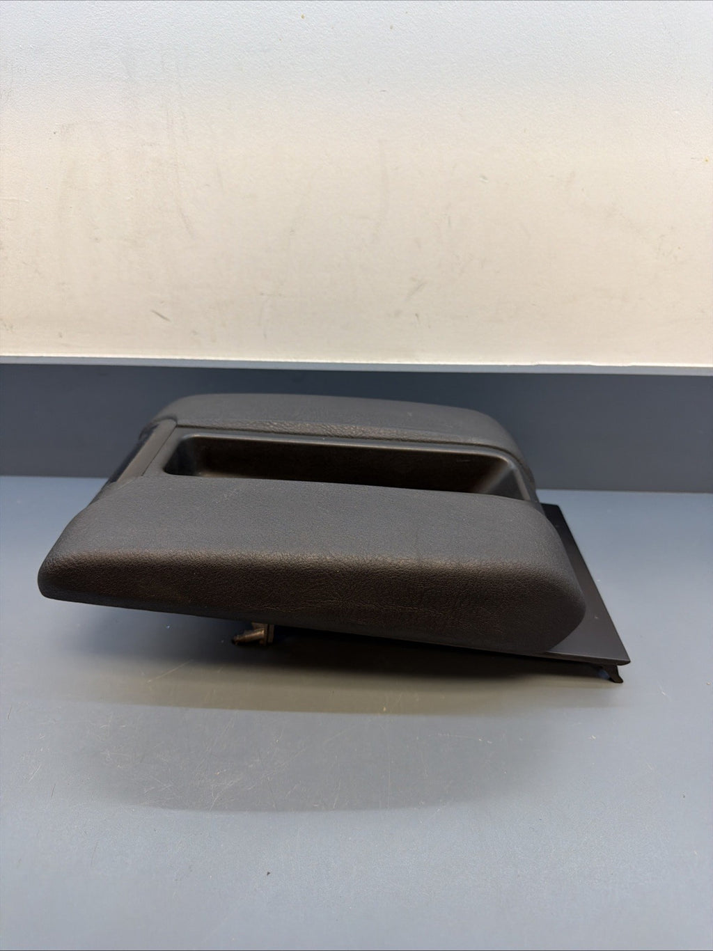 1998-03 BMW E39 540i 530i 525i Armrest Arm Rest 8213862 CENTER CONSOLE