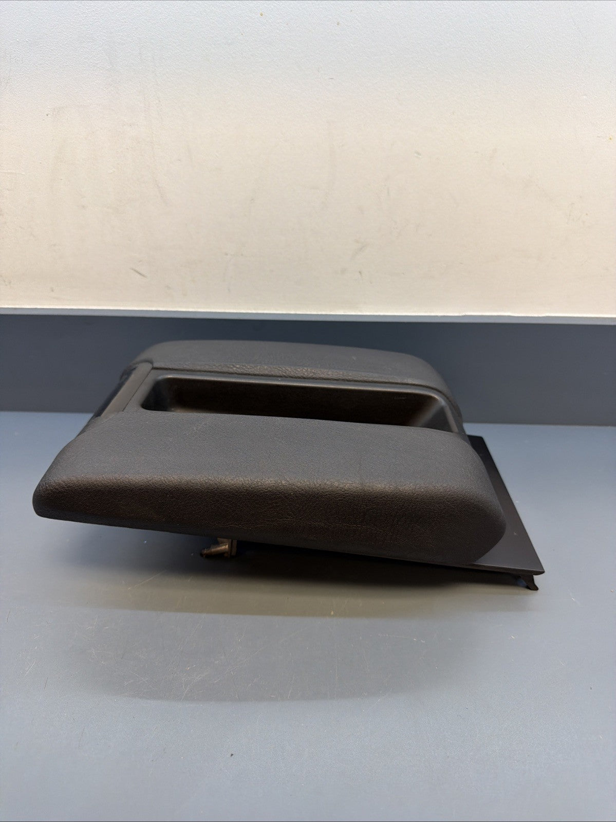 1998-03 BMW E39 540i 530i 525i Armrest Arm Rest 8213862 CENTER CONSOLE