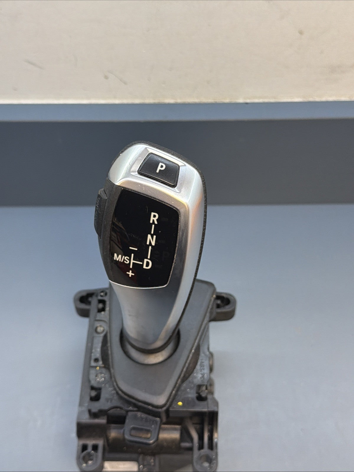 12-18 BMW F30 320i 328i SHIFTER FLOOR SHIFT TRANSMISSION GEAR SELECTOR 9296896