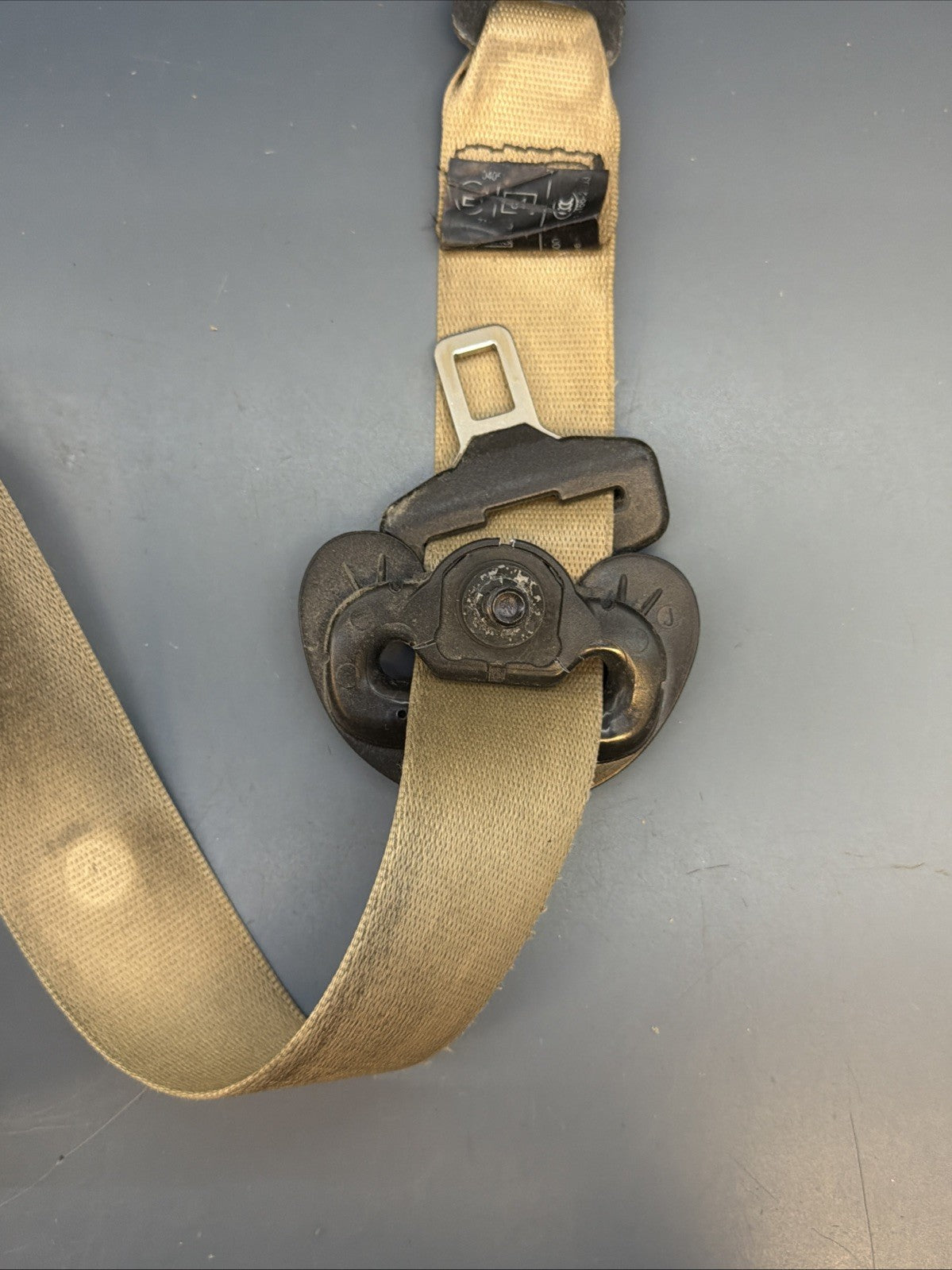  BMW 04-10 E60 5 SERIES BEIGE/TAN LEFT DRIVER SEAT BELT RETRACTOR OEM 601629800D