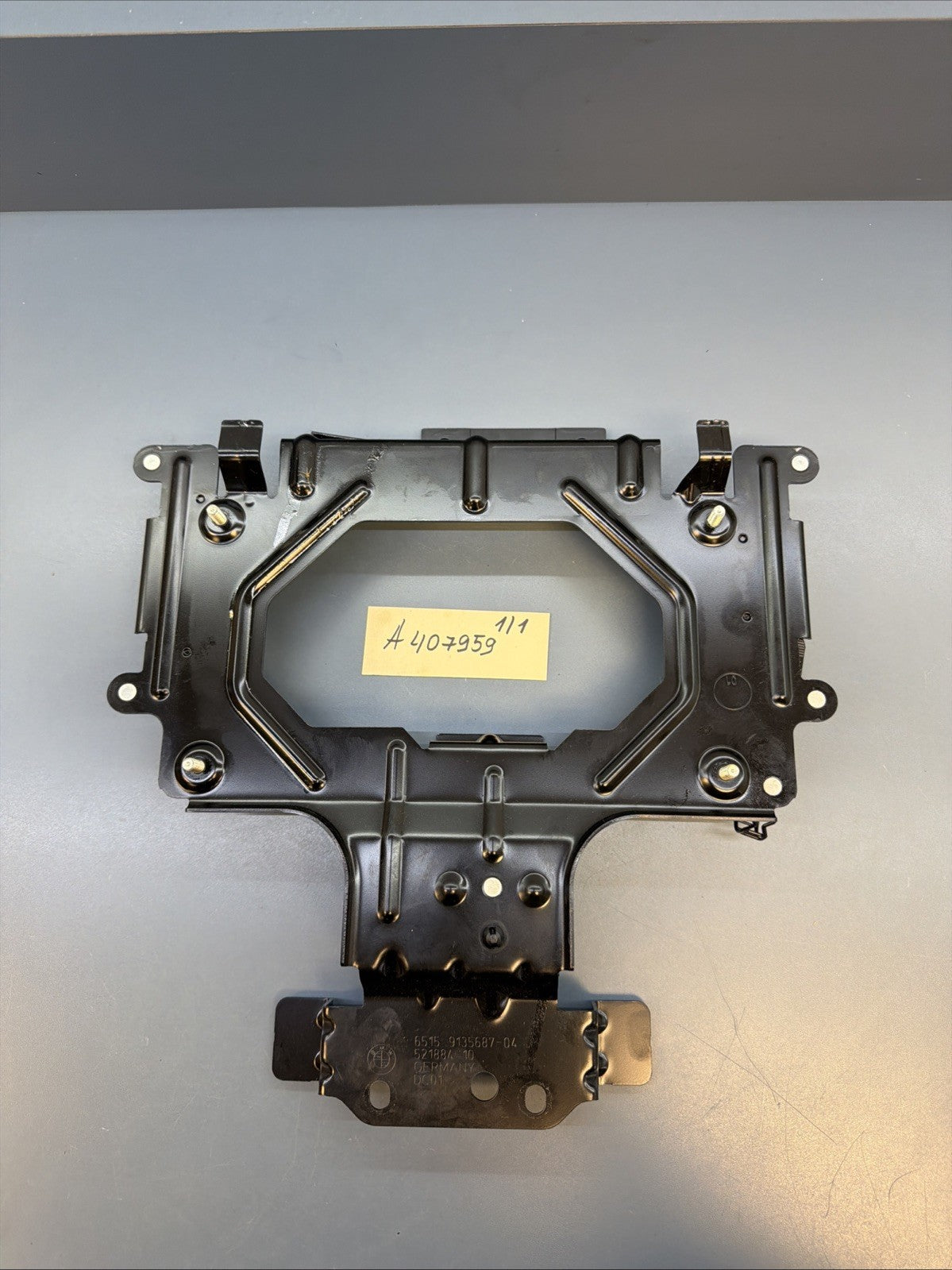 2010 BMW 335i 335xi 328xi 328i E90 E92 Telematics Module Bracket Holder 9135687