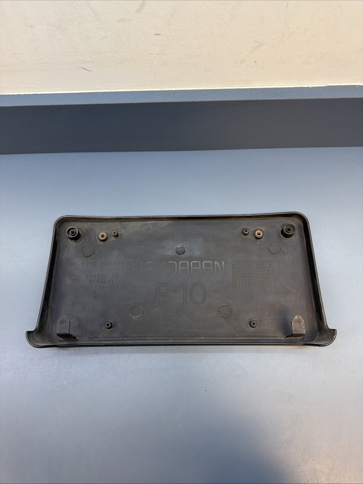2011-2013 BMW 528I - Front Bumper / License Plate Mount Bracket 7200711