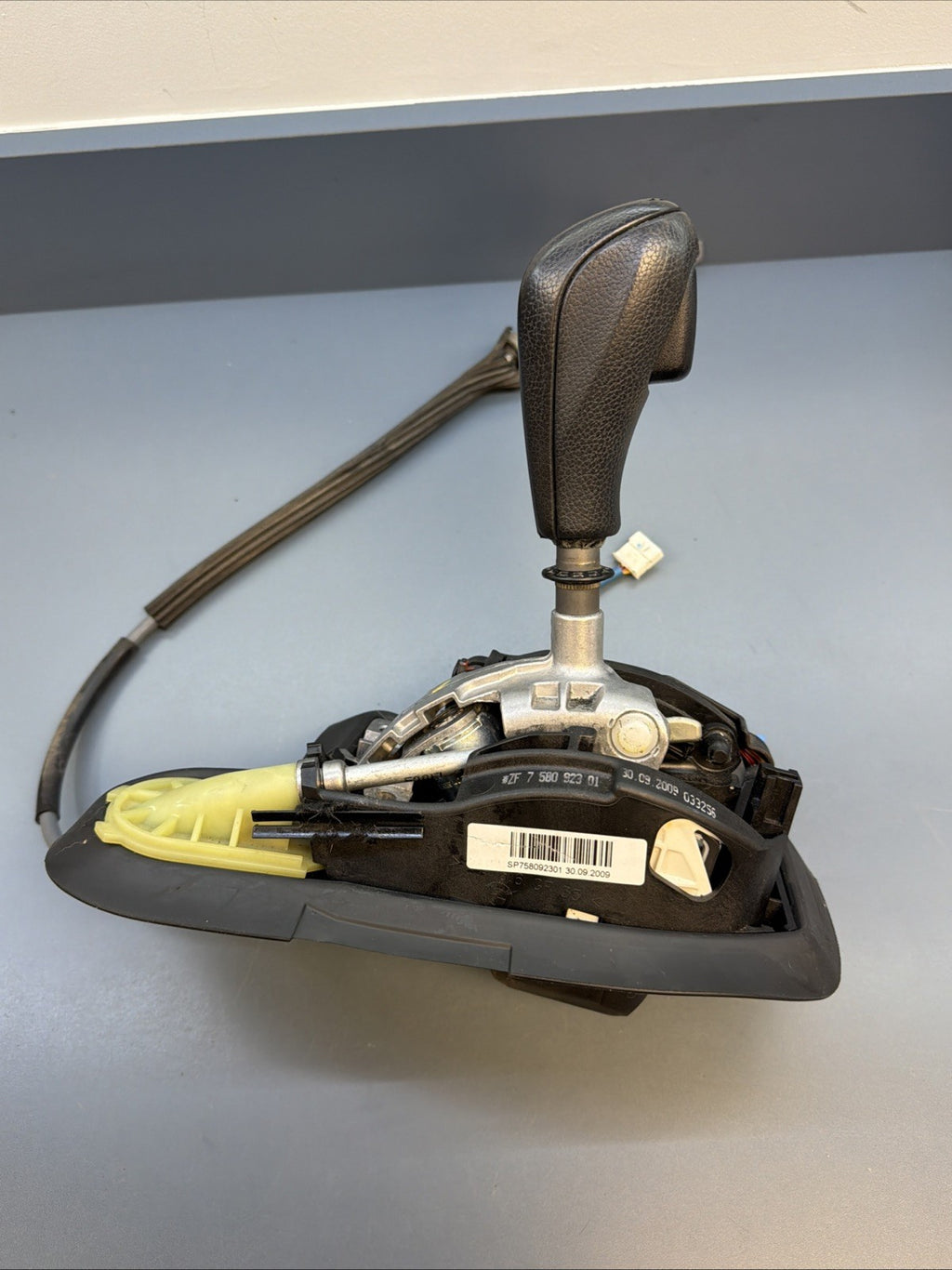 07-13 BMW E90 E91 E92 OEM AUTOMATIC TRANSMISSION GEAR SHIFTER W CABLE 7580923