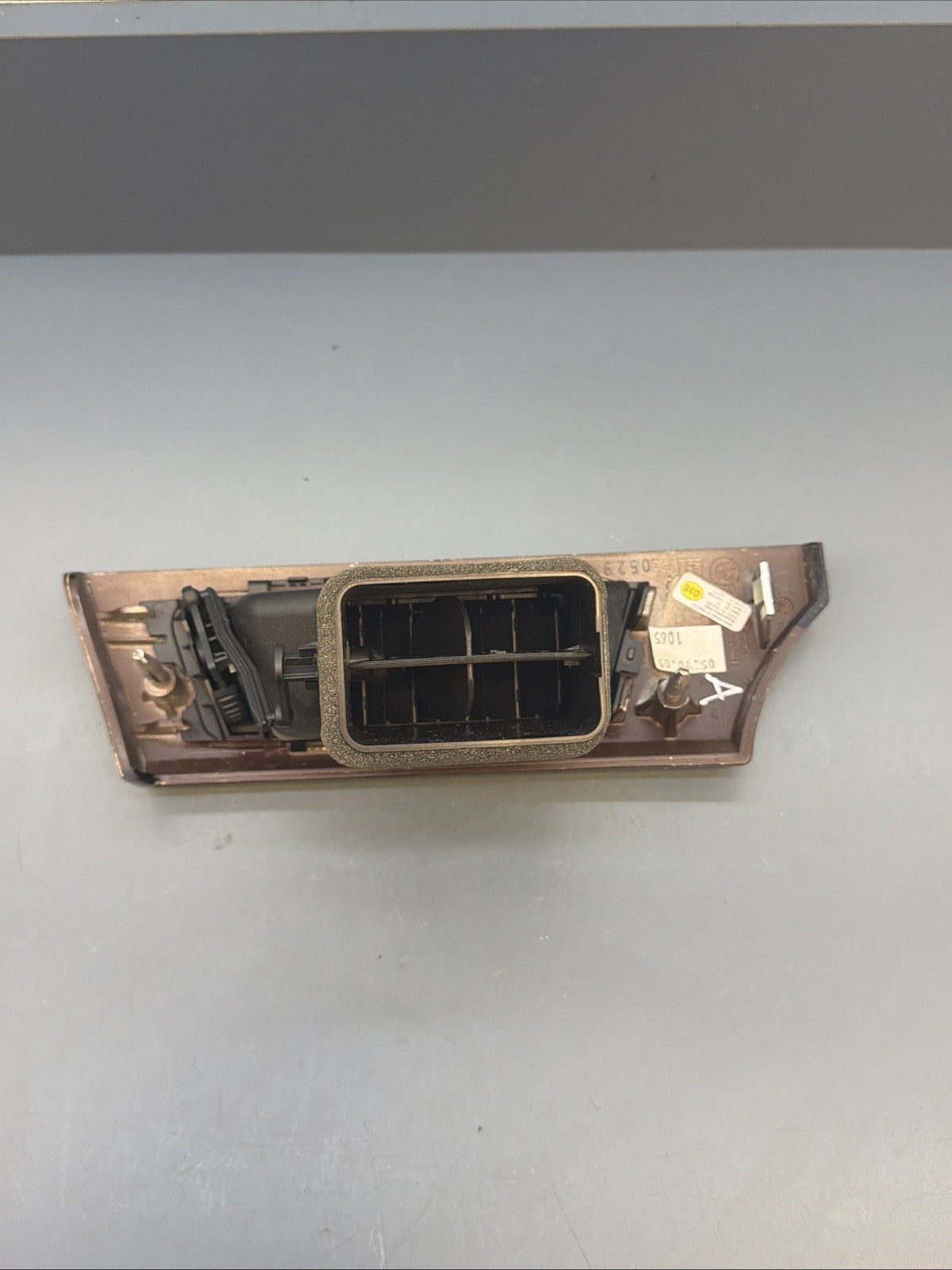06-13 BMW E90 325I 328I 330i 335I LEFT DASH DASHBOARD DRIVER AIR VENT 6922633