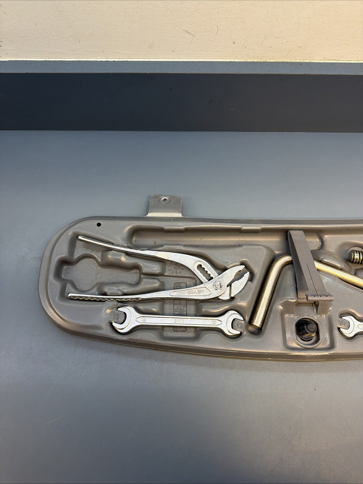 00-06 BMW E46 323 325 330 Rear Trunk Emergency Tool Spare Tire Kit Set OEM