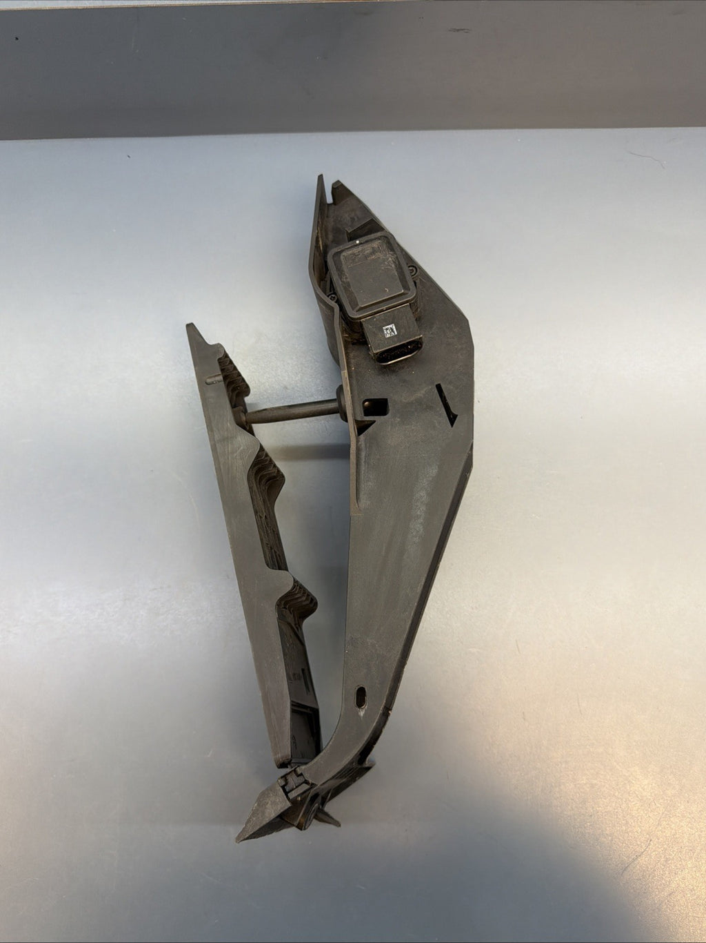 04-08 BMW E60 E63 E64 E65 E70 E83 E90 GAS FUEL ACCELERATOR FLOOR PEDAL 6772645