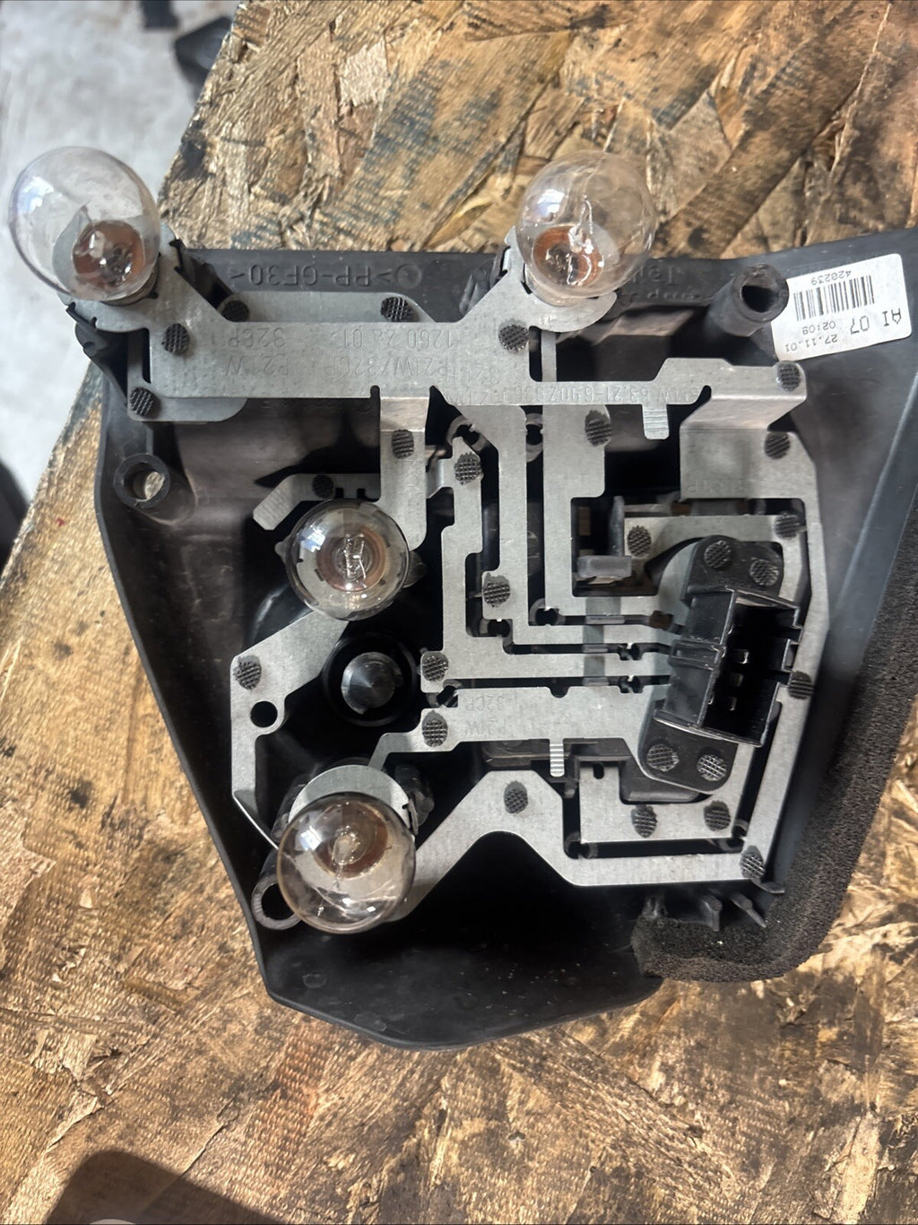 6907934; BMW 325i 330i 330xi 325xi E46 Sedan OEM Right Taillight Assembly 02-05
