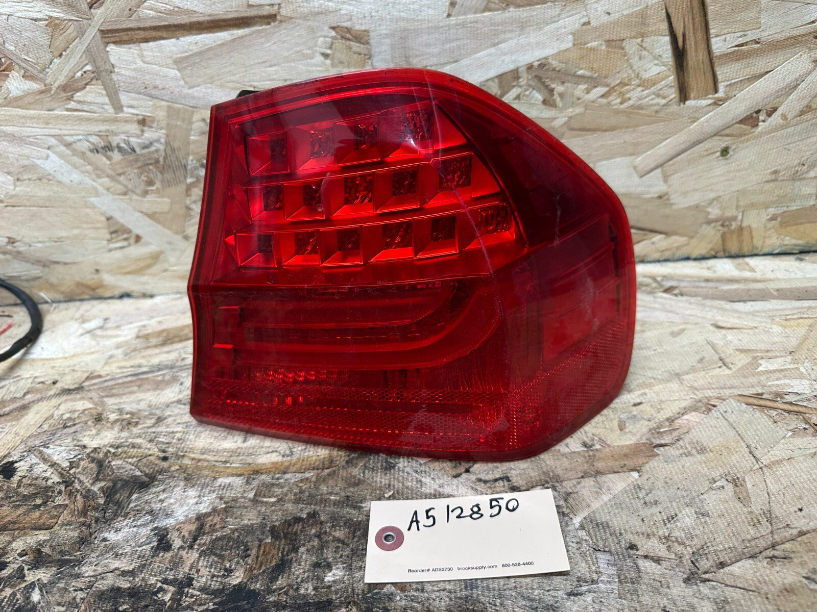 BMW 09-12 E90 LCI RIGHT/PASSANGER SIDE TAIL LIGHT SET OF 2 OEM 7289430/7154156