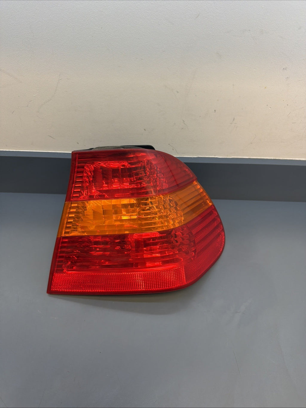02-05 BMW E46 325i 325xi 330i Sedan Rear Right Tail Light 6946534 OEM PASSENGER