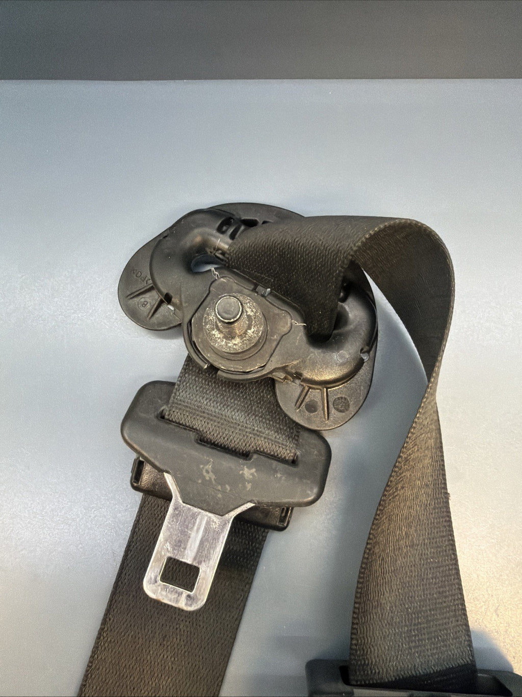 BMW 2005-2009 E90 FRONT RIGHT DRIVER SEAT BELT OEM 33017492