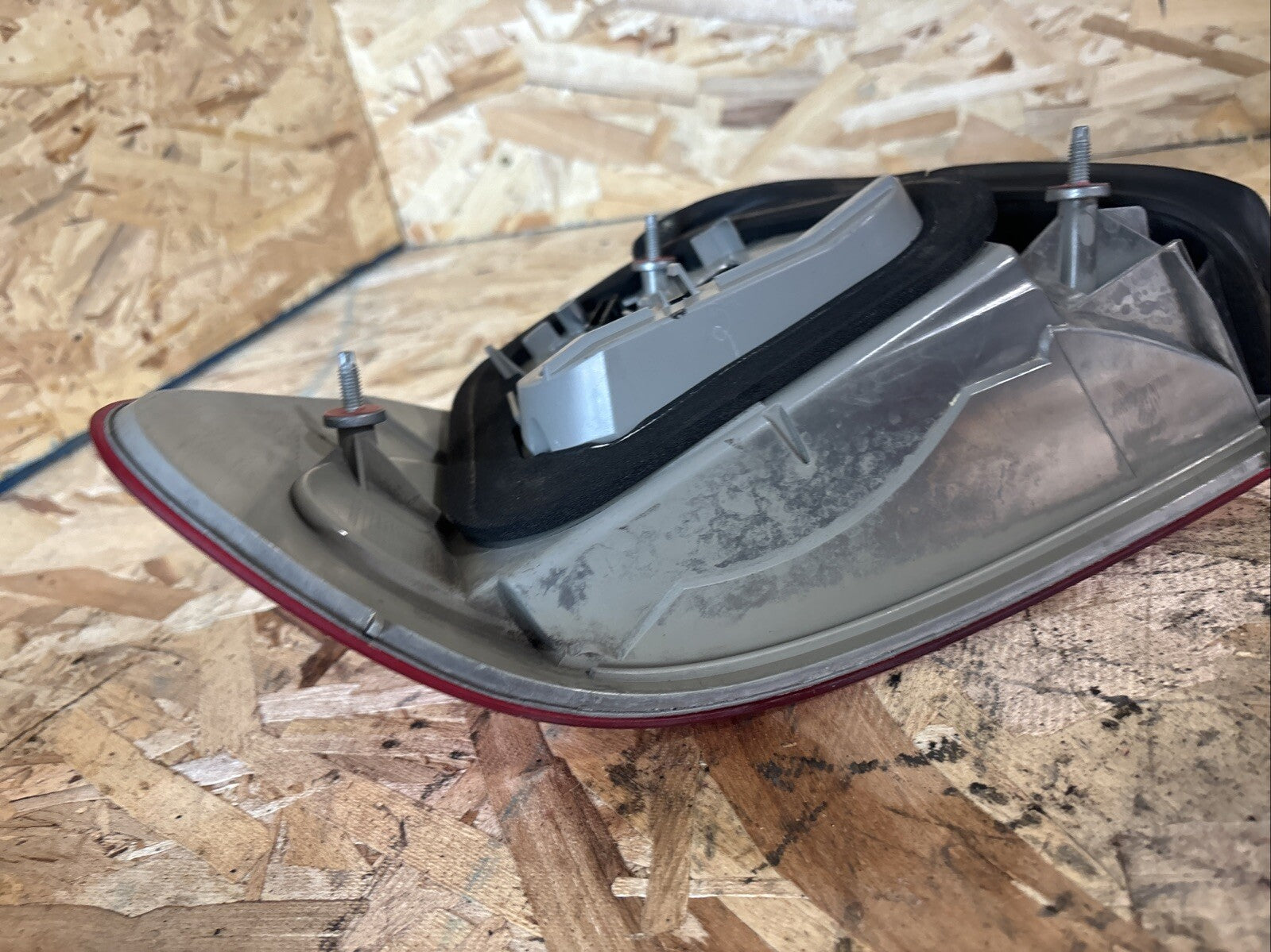 OEM BMW E46 03-06 VERT LED TAIL LIGHT RIGHT PASSENGER 6937454