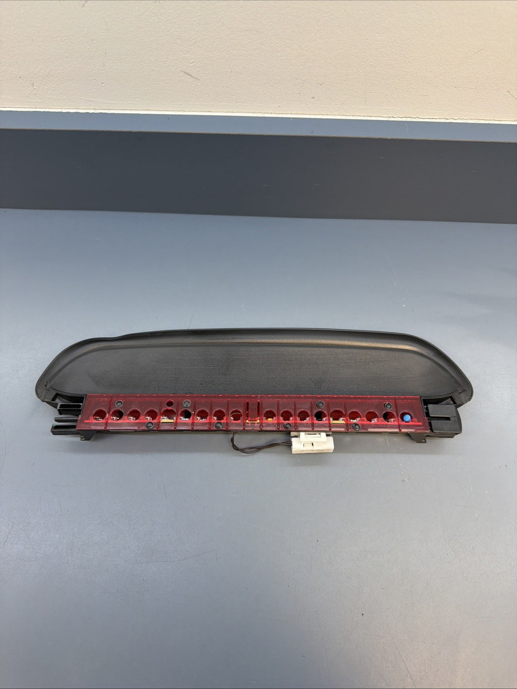 2006-2011 BMW E90 SEDAN 328I 330I 335I M3 THIRD BRAKE STOP LIGHT LAMP 7146059