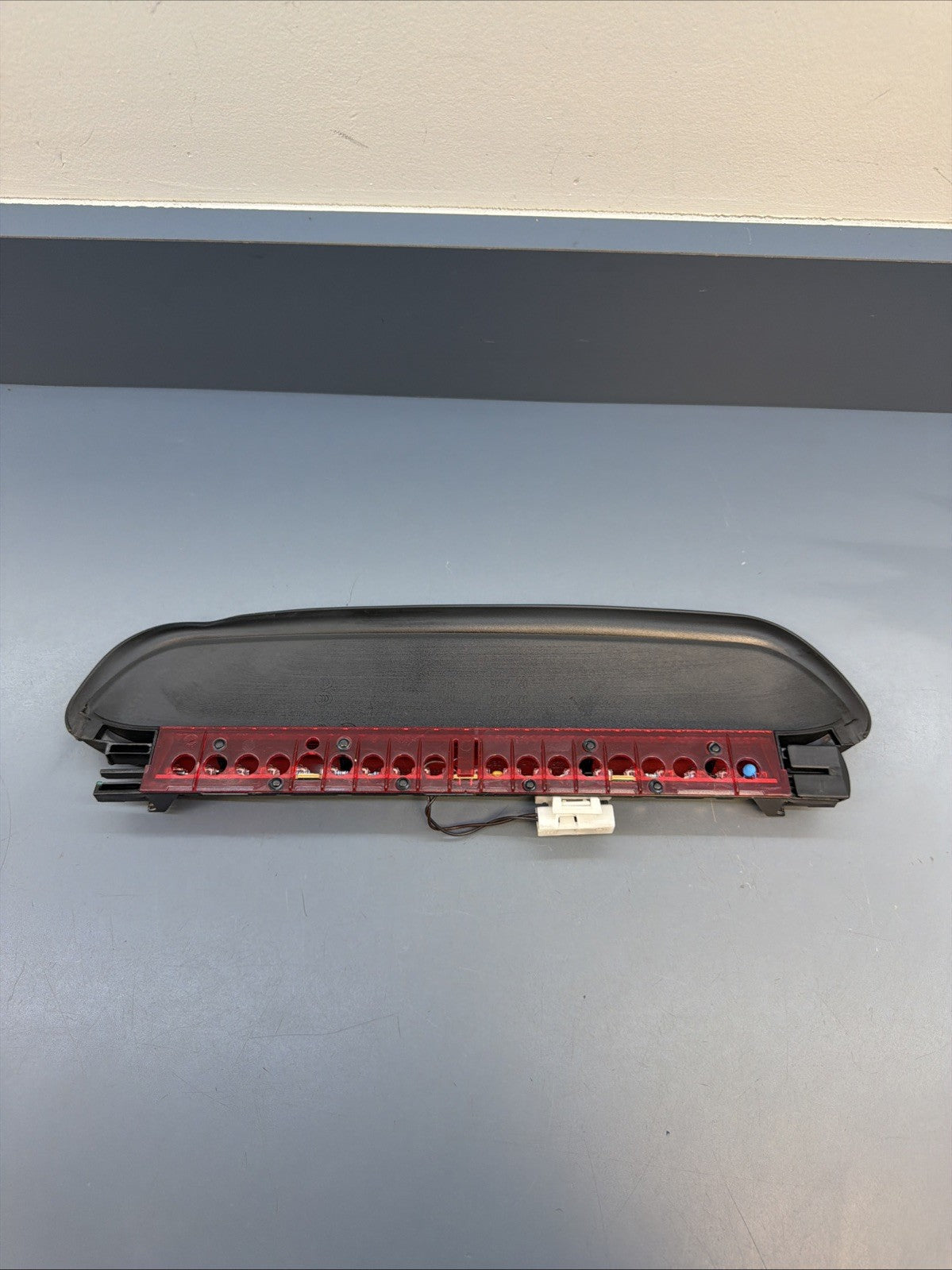 2006-2011 BMW E90 SEDAN 328I 330I 335I M3 THIRD BRAKE STOP LIGHT LAMP 7146059
