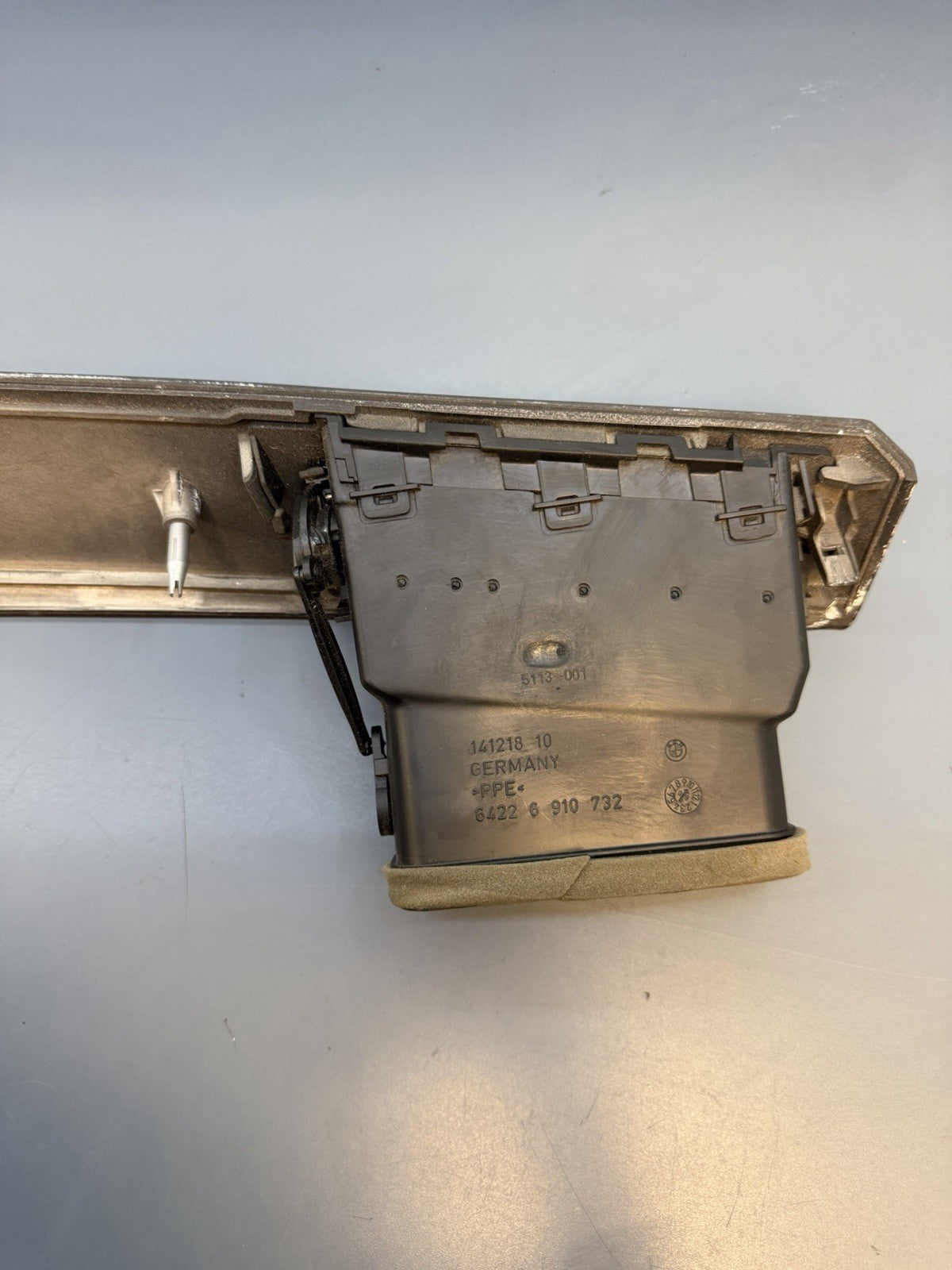 04-10 BMW E60 530i 528i 550 DASHBOARD TRIM W/ CENTER AIR VENT GRILLE OEM 6970268