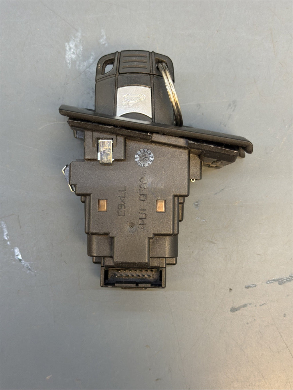 06-08 BMW E90 E91 E92 Engine Computer DME CAS KEY MSV70 N52 Auto OEM 7561817