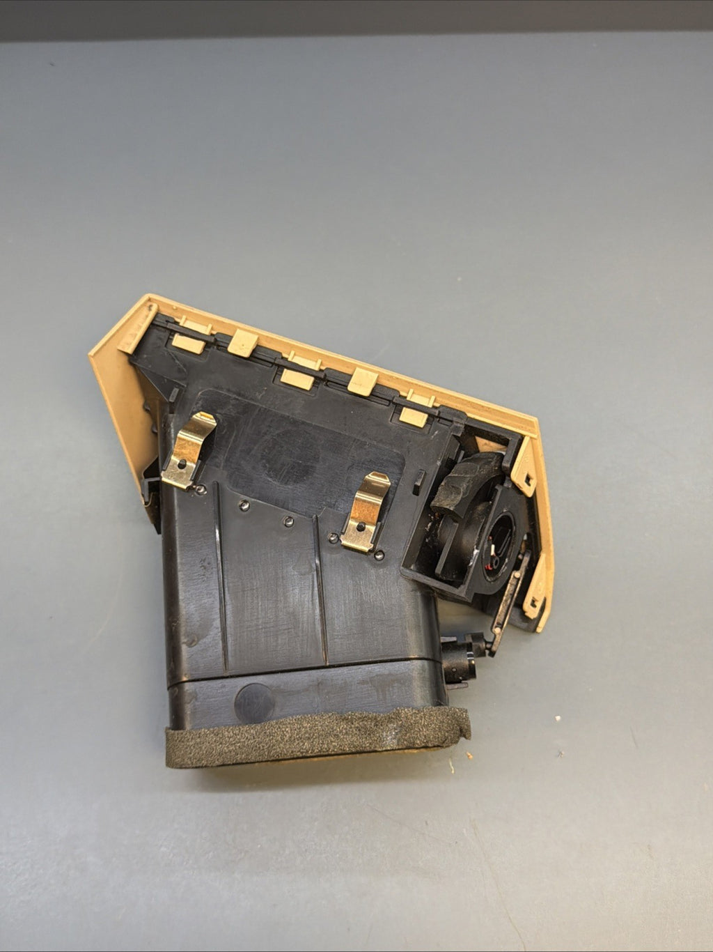 2003-2010 BMW X3 E83 Left Driver Side Air A/C Vent TAN OEM 3400075
