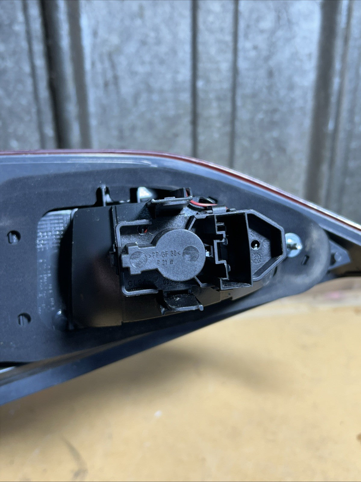 2012-2015 BMW X1 E84 LEFT SIDE DRIVER INNER TAIL LIGHT OEM 2990113 *NOTE*