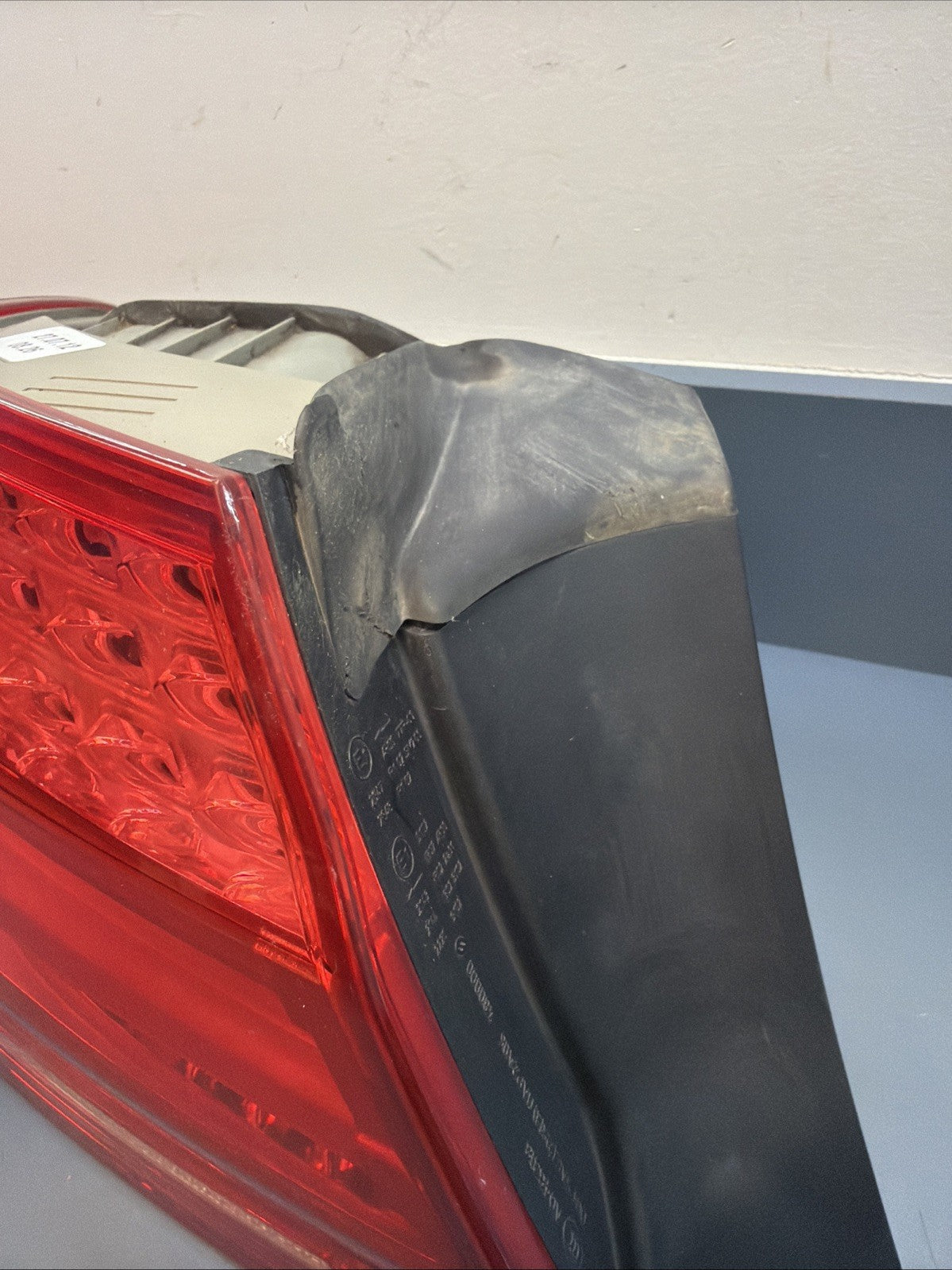 2011-2013 BMW 3 -SERIES E92 LEFT SIDE LH OUTER LED LCI TAILLIGHT OEM 7251959