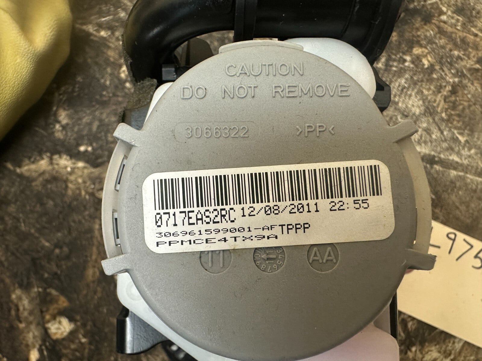 BMW 2011-2017 F25 X3 FRONT RIGHT PASSANGER SIDE SEATBELT RETRACTOR OEM 3066322