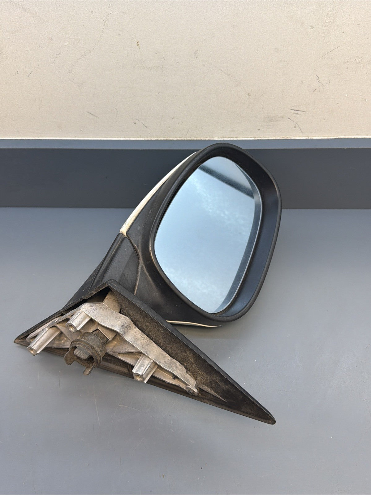 09-11 BMW E90 328i 335d Front Left Driver Side Mirror Assembly White7182695 OEM