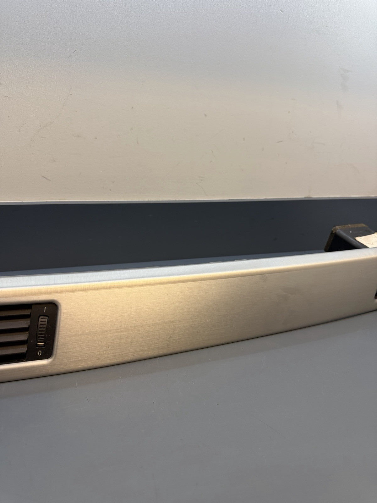 BMW 05-13 E90 3 SERIES RIGHT DASH VENT TRIM ALUMINUM OEM 9147391 *NOTE*