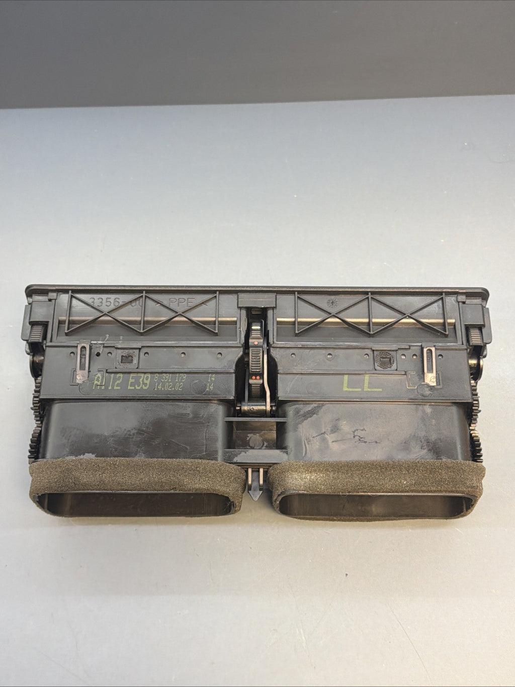 Genuine BMW E39 E46 Center Dash Air Vent Grill Assembly 8391179