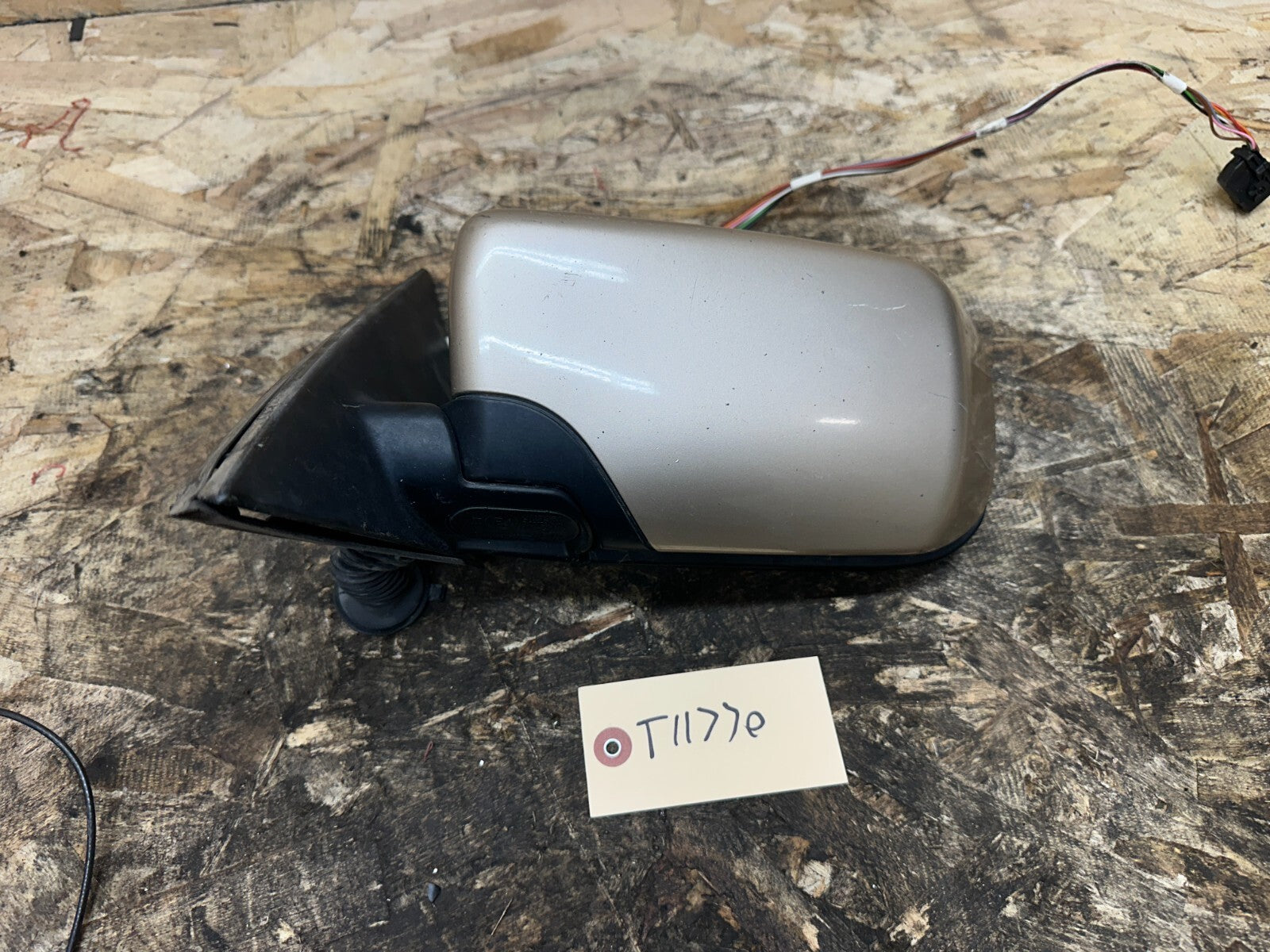 BMW 1997-1999 E39 PRE LCI DRIVER SIDE MIRROR CHAMPAIGN/YELLOW OEM 0117951