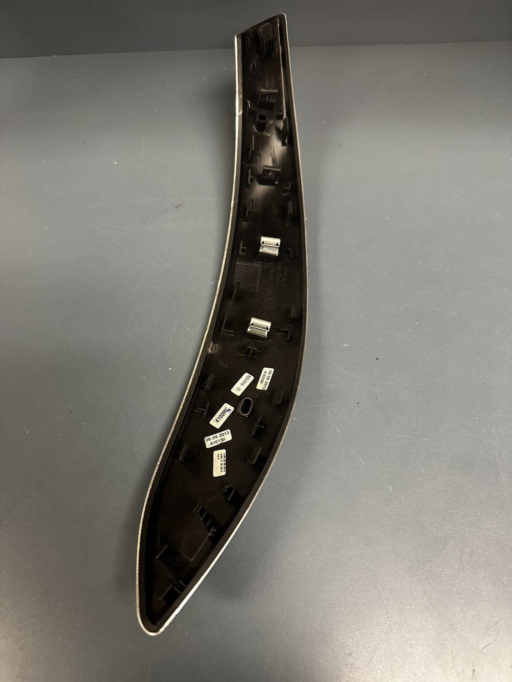 2013-2018 BMW F30 FRONT RIGHT DOOR PULL HANDLE TRIM COVER MOLDING OEM 8054948