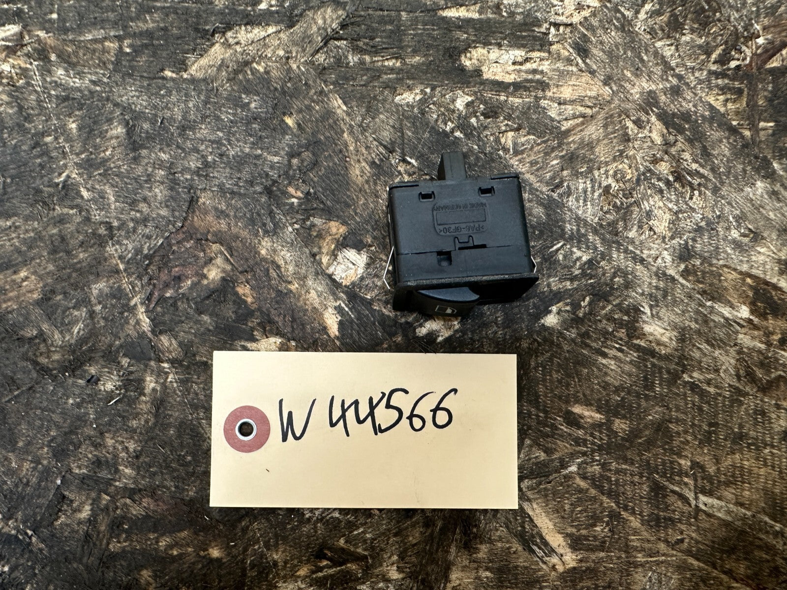 BMW 1999-2005 E46 3 SERIES REAR LEFT/RIGHT POWER WINDOW SWITCH OEM 6902174