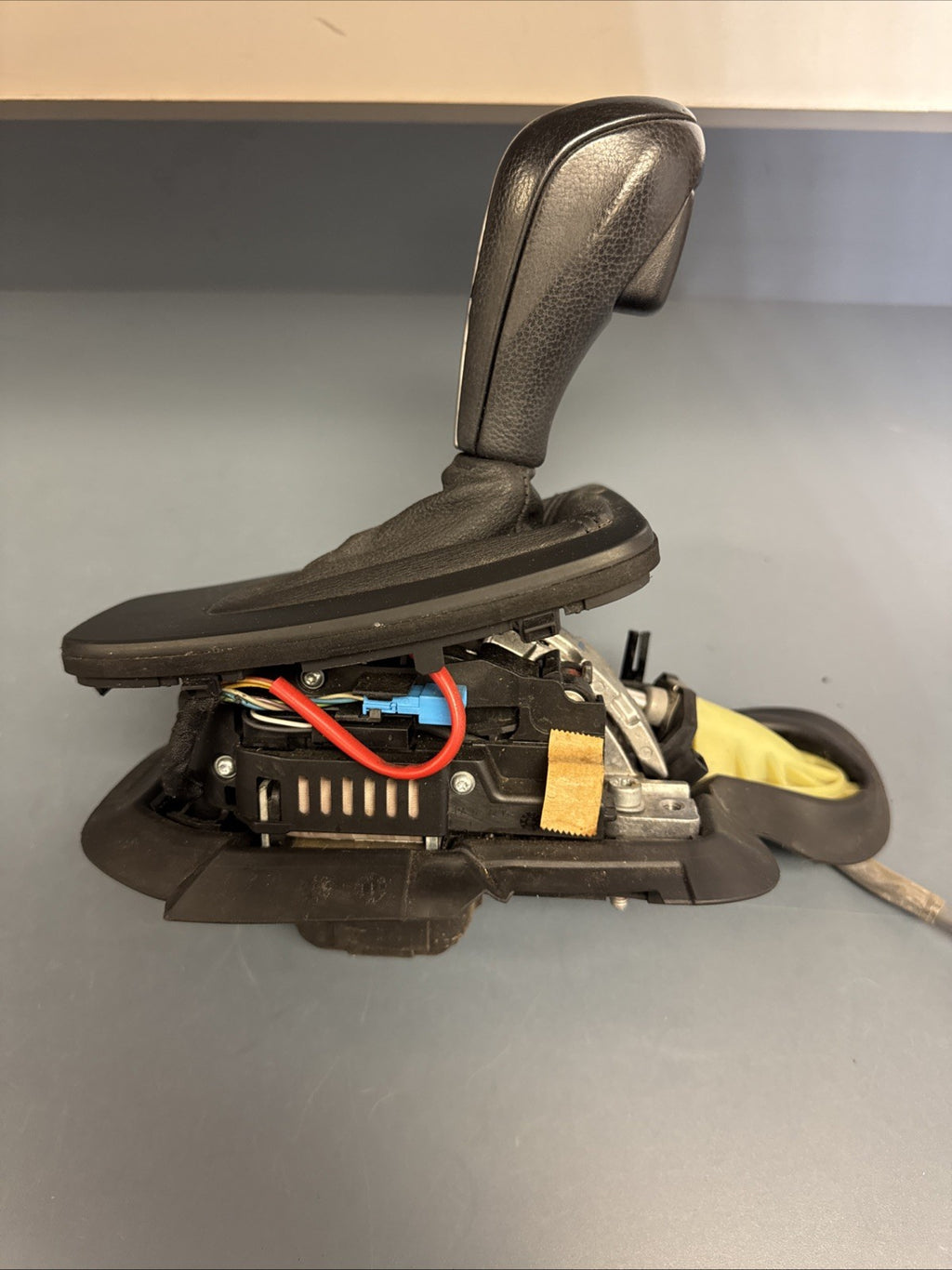 06-11 BMW E90 E91 325i XI 330i Automatic Transmission Gear Shifter 7548061