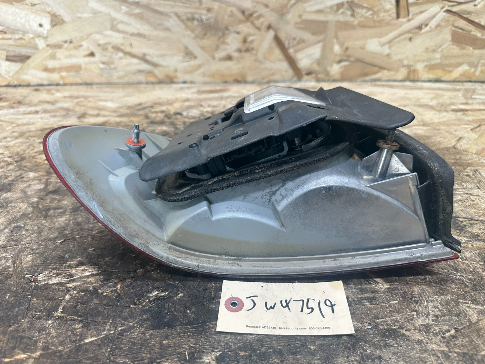 BMW 1997-2002 E46 3 SERIES REAR OUTER TAIL LIGHT SET 2 PC OEM 8383099+8383100